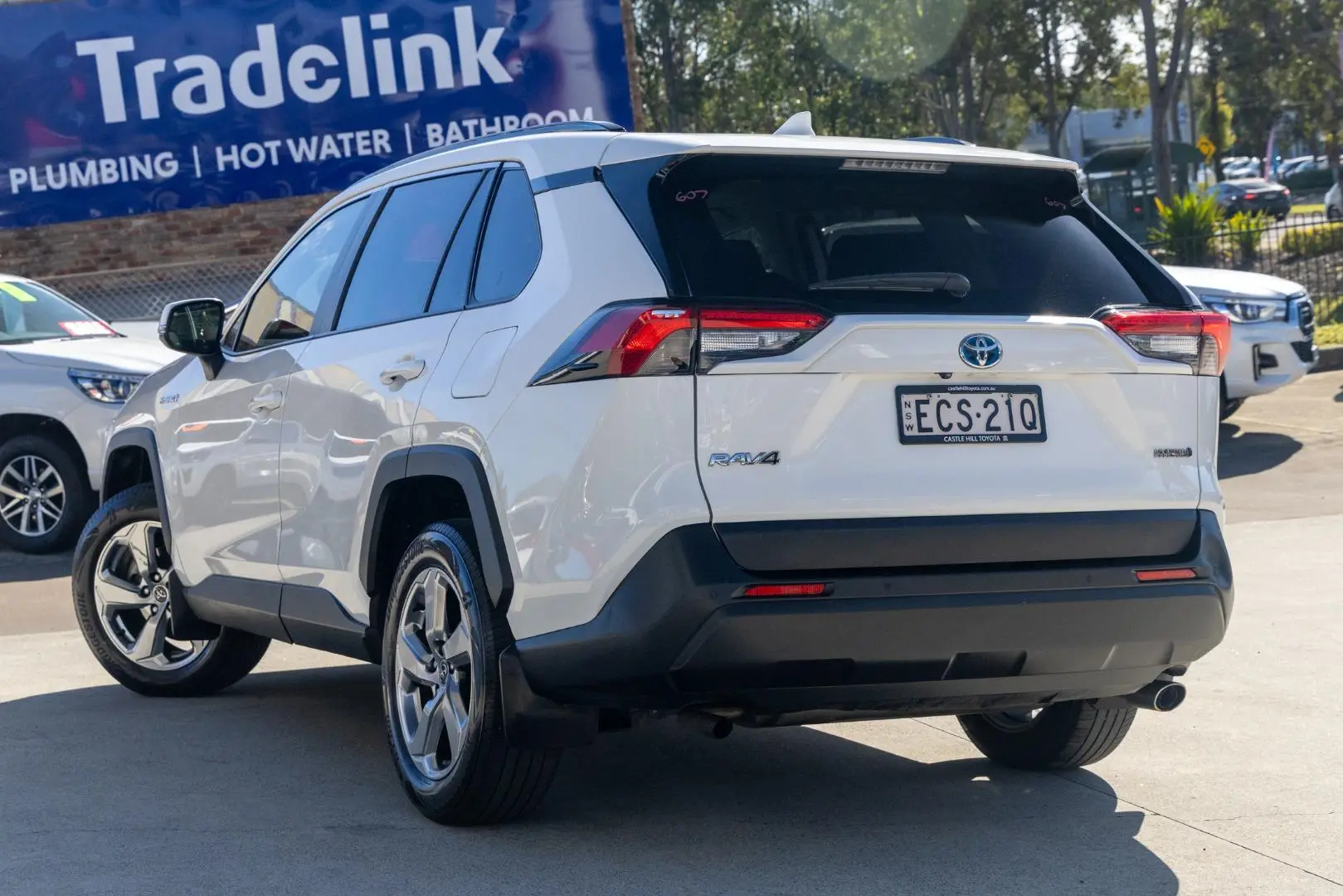 2019 Toyota RAV4 Gallery Image 2