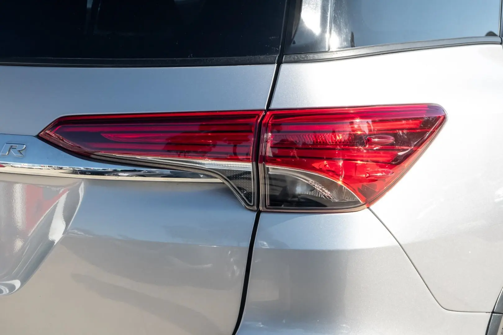 2017 Toyota Fortuner Gallery Image 19