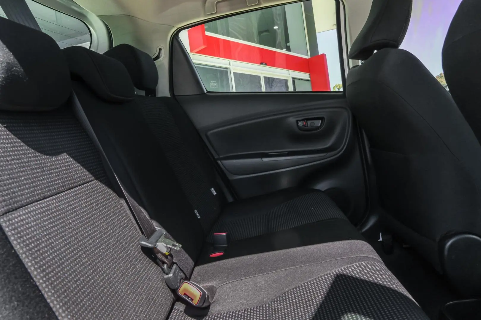 2016 Toyota Yaris Gallery Image 9