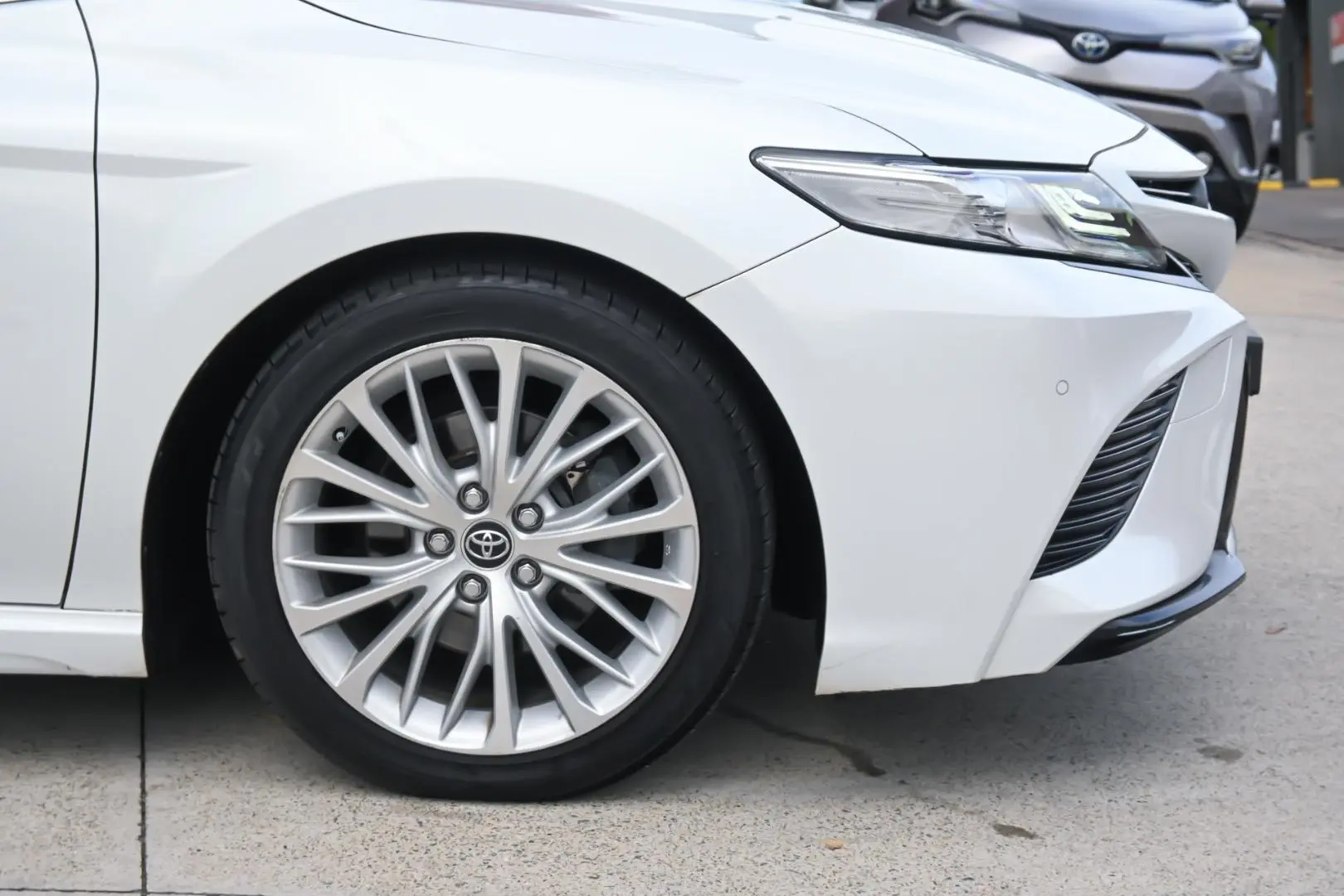 2019 Toyota Camry Gallery Image 24