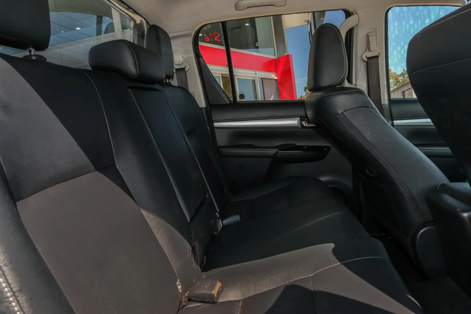 2016 Toyota Hilux Gallery Image 9