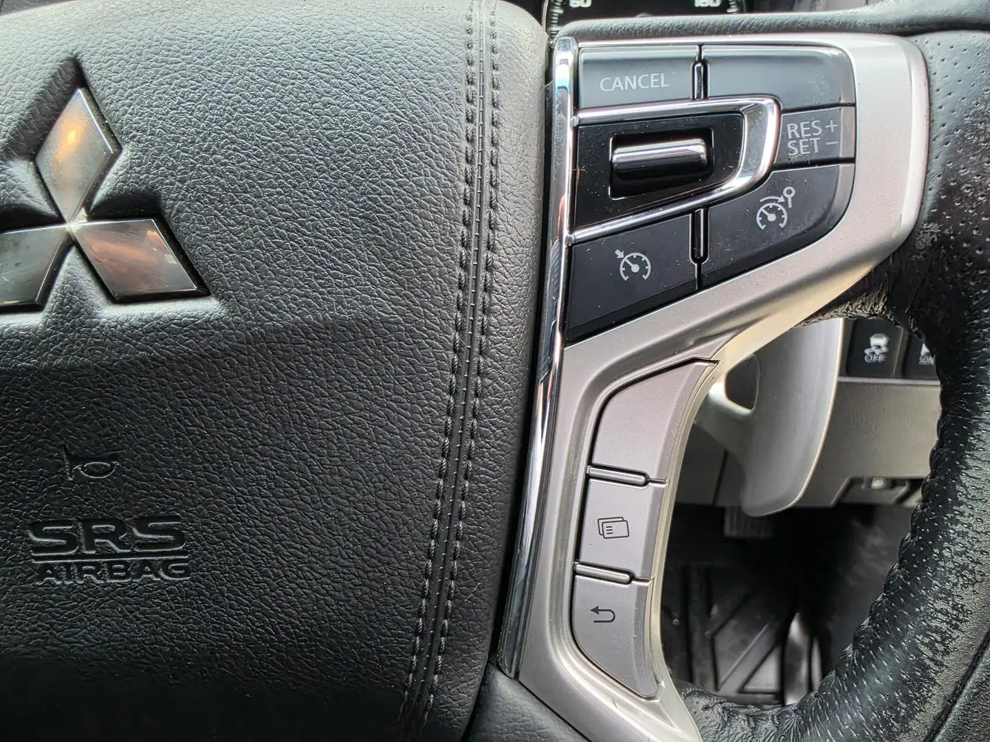 2017 Mitsubishi Pajero Sport Gallery Image 32