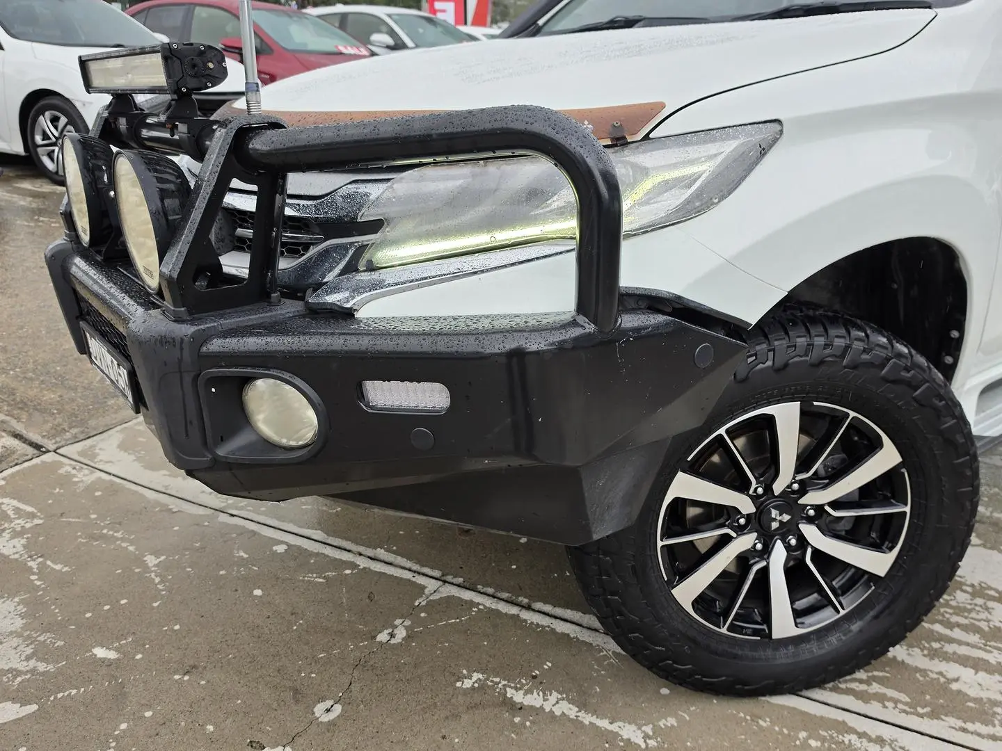 2017 Mitsubishi Pajero Sport Gallery Image 36