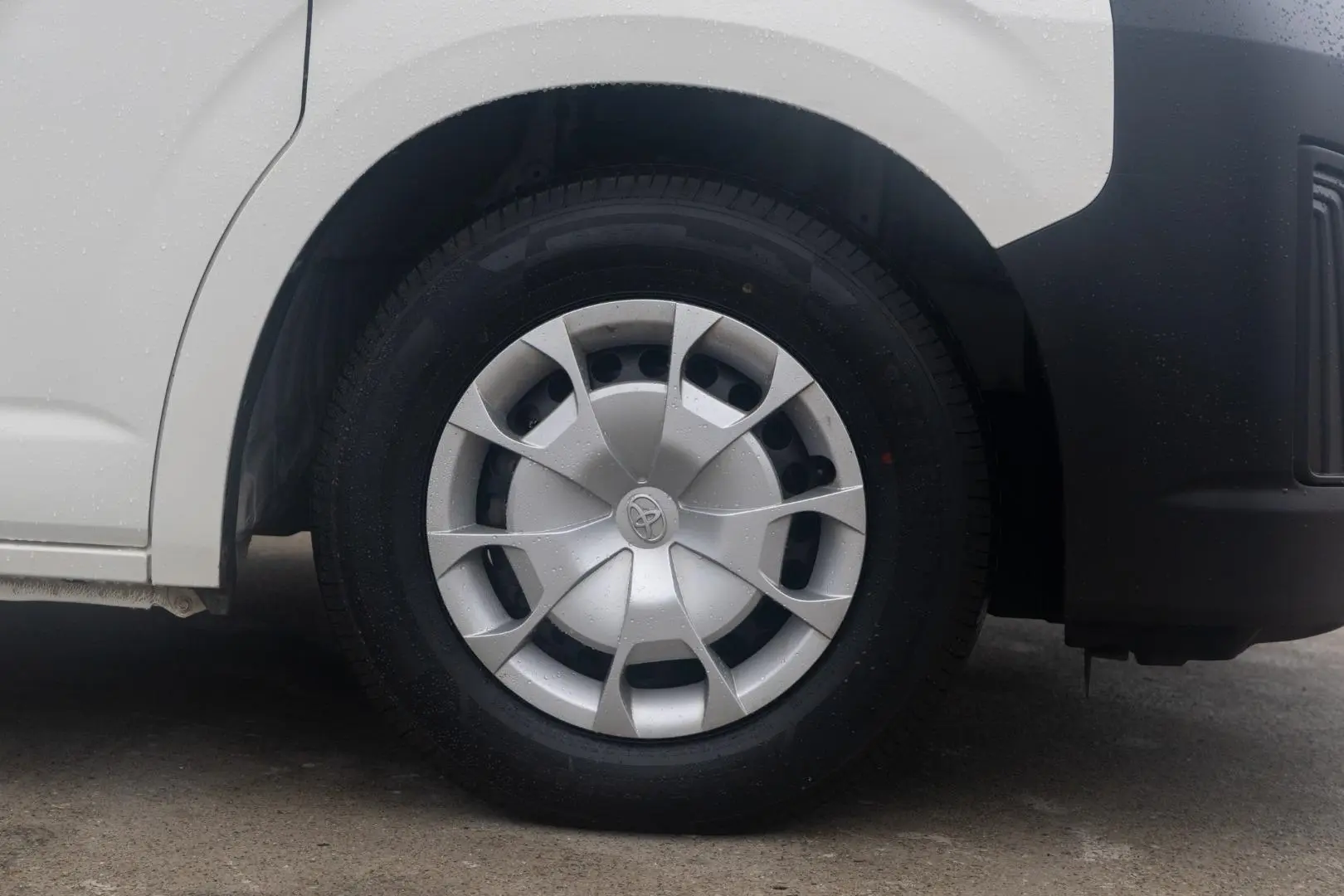 2021 Toyota Hiace Gallery Image 22