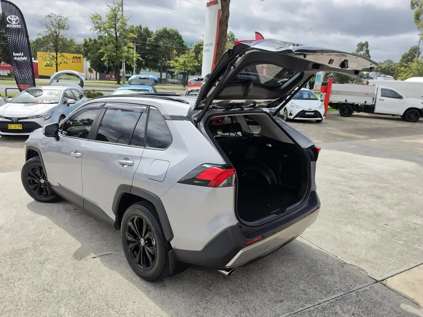 2023 Toyota RAV4 Gallery Image 14