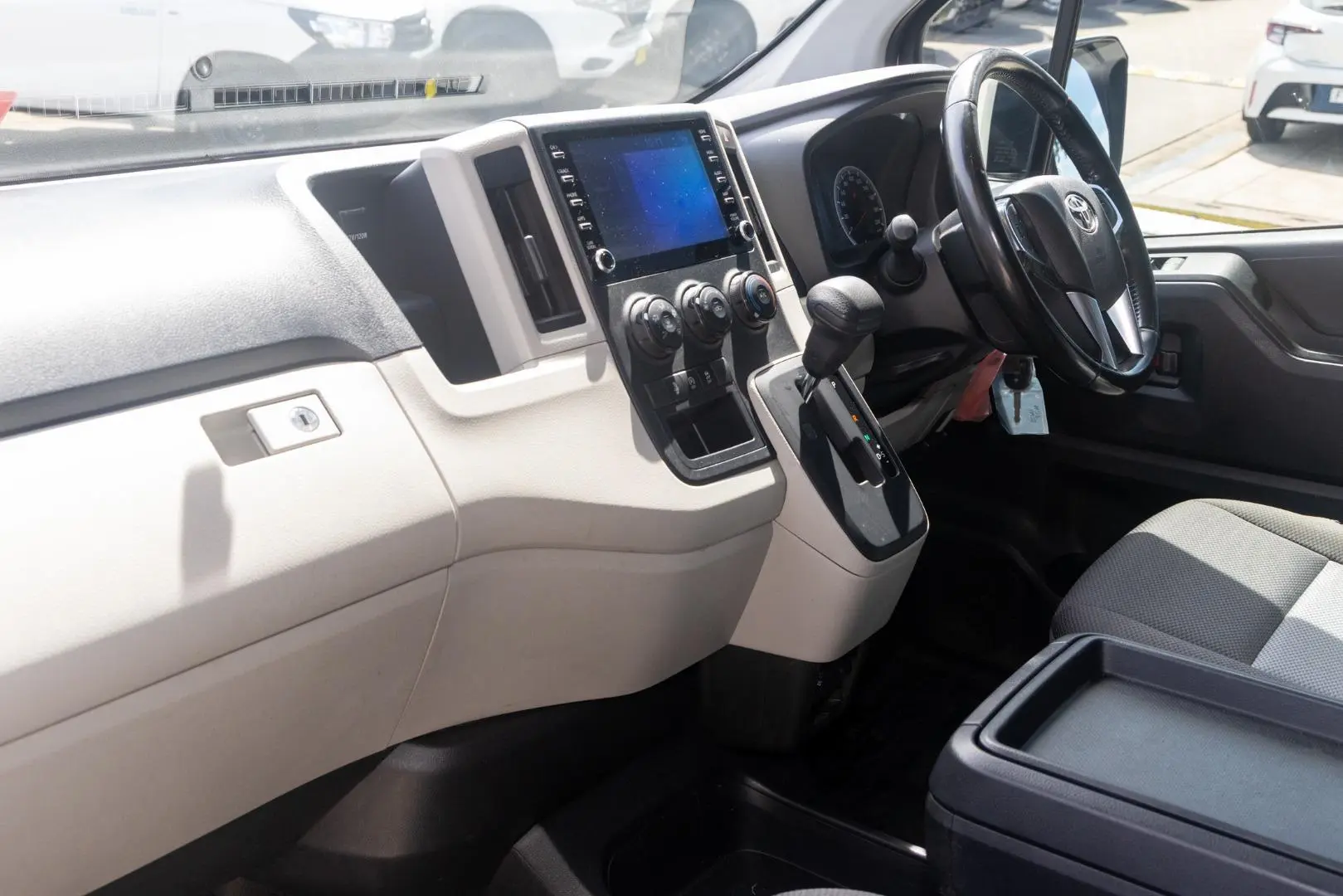 2022 Toyota Hiace Gallery Image 8