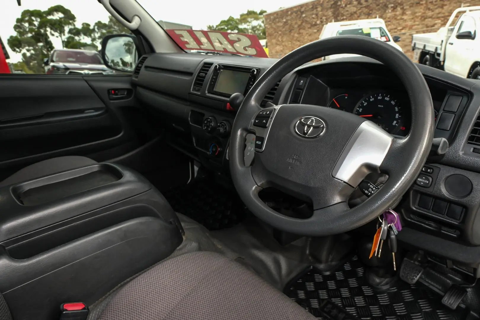 2018 Toyota Hiace Gallery Image 7