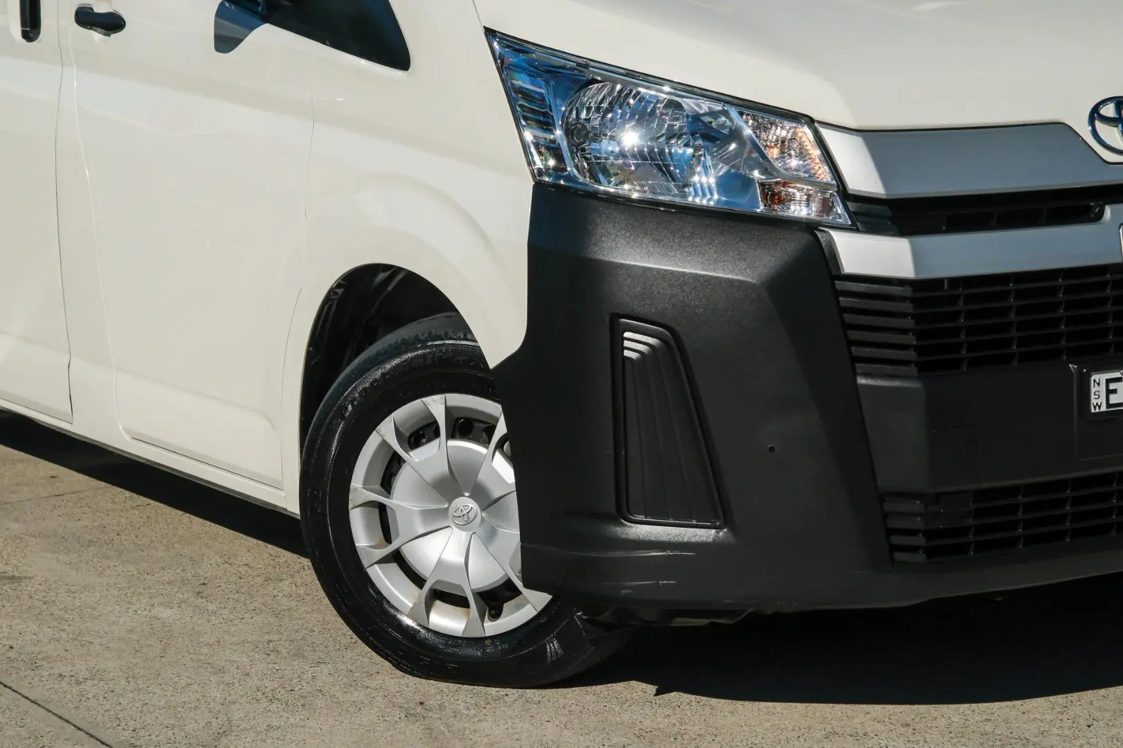 2022 Toyota Hiace Gallery Image 6