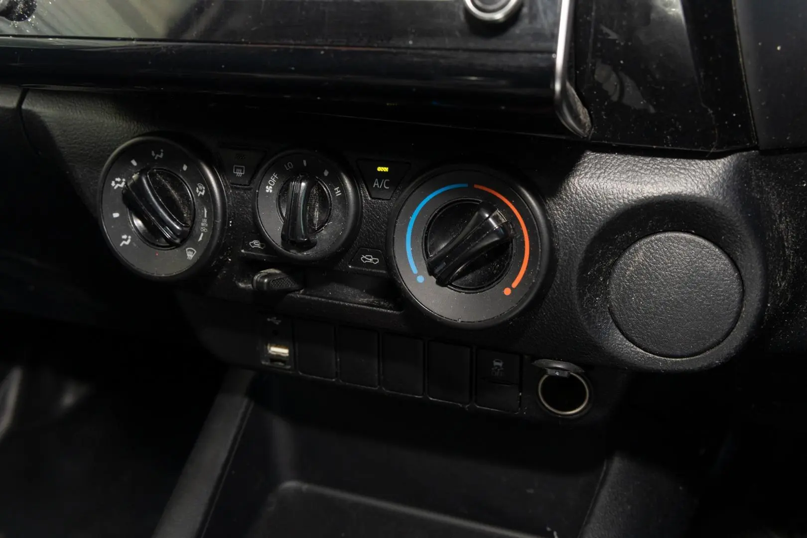 2022 Toyota Hilux Gallery Image 15
