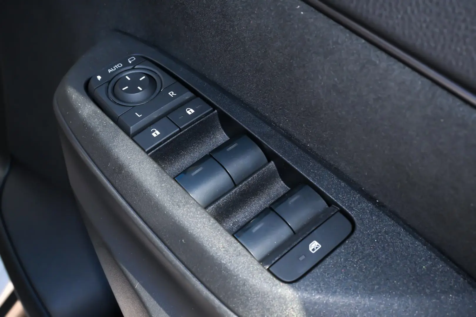 2025 Toyota Yaris Cross Gallery Image 10