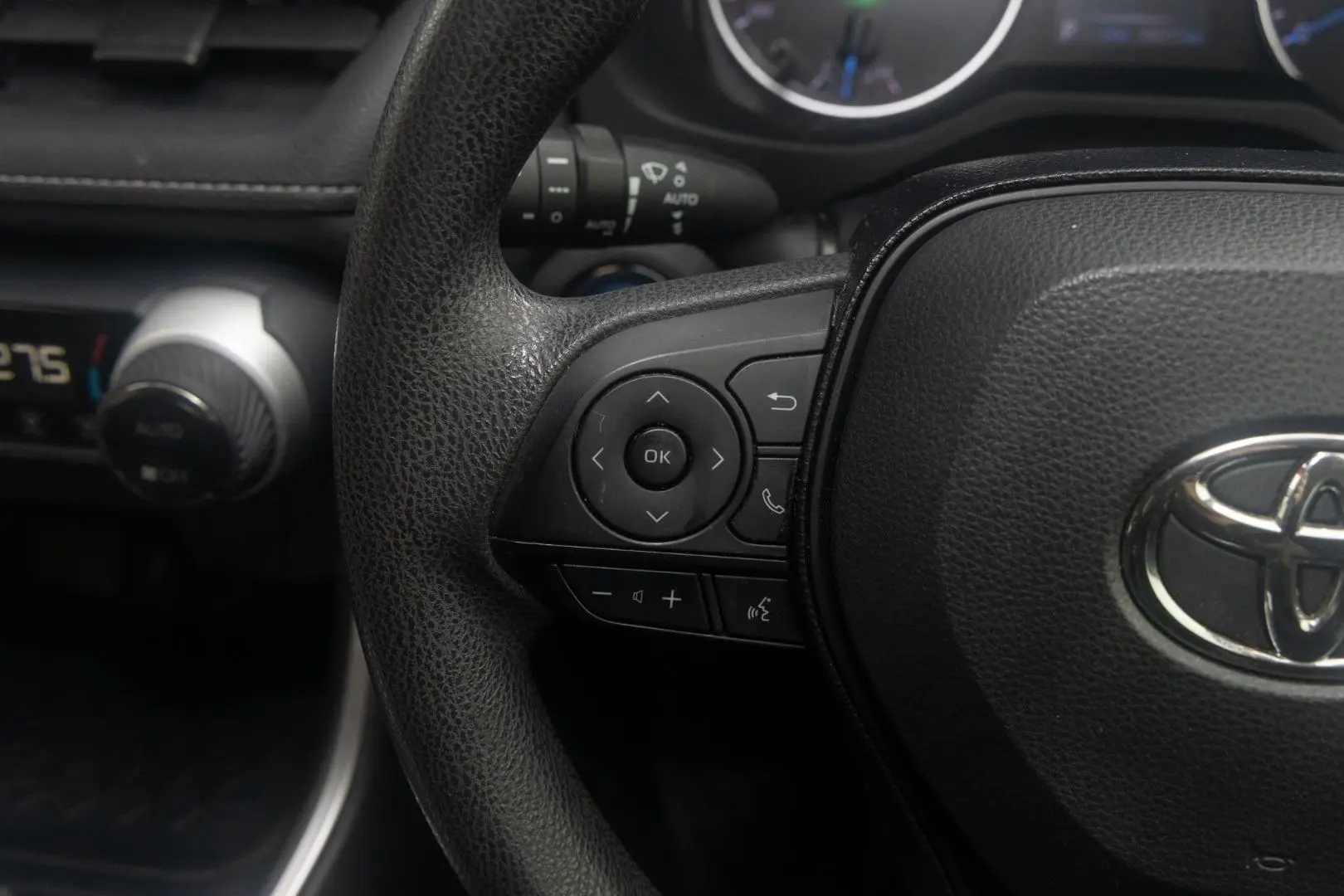 2020 Toyota RAV4 Gallery Image 11