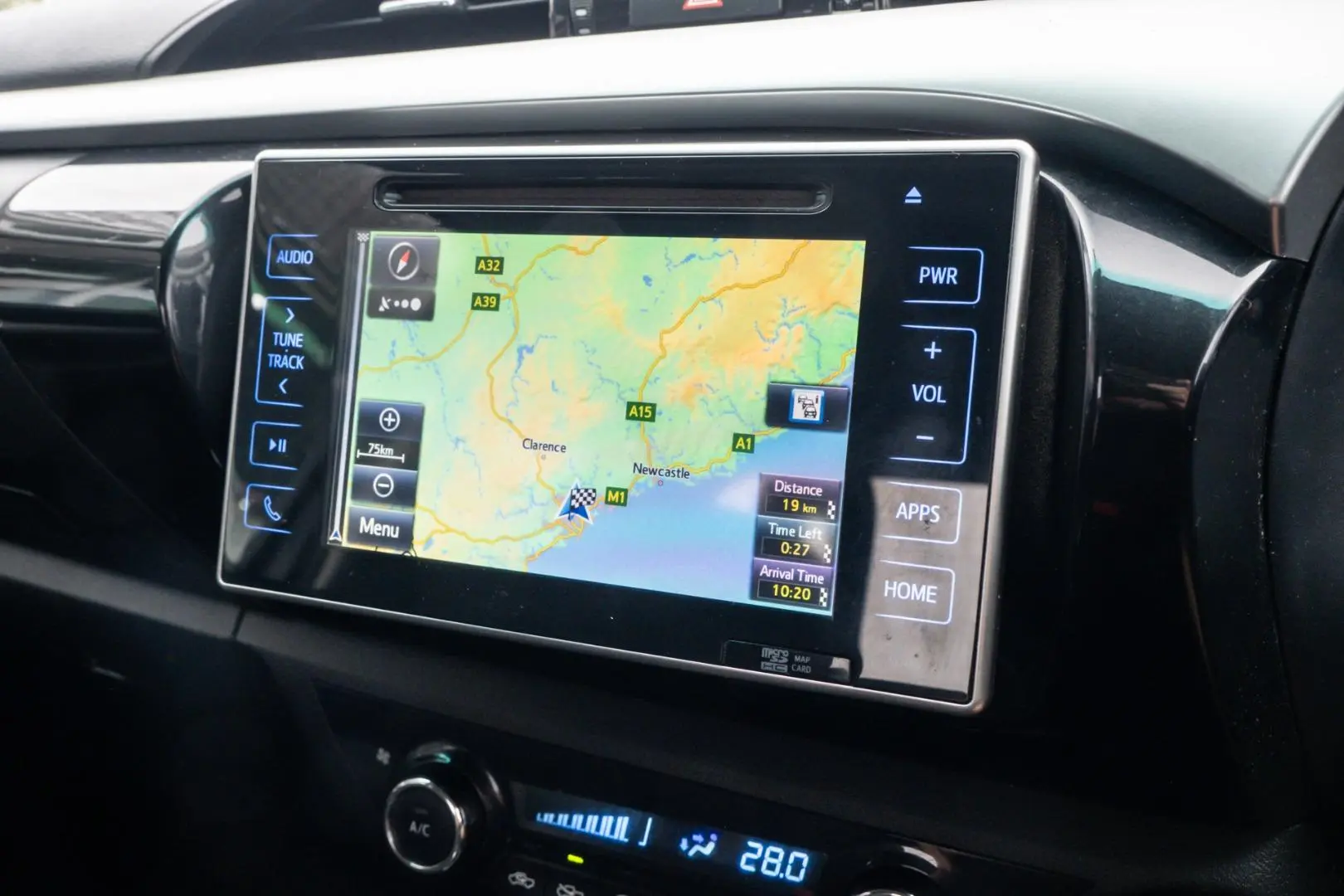 2017 Toyota Hilux Gallery Image 8