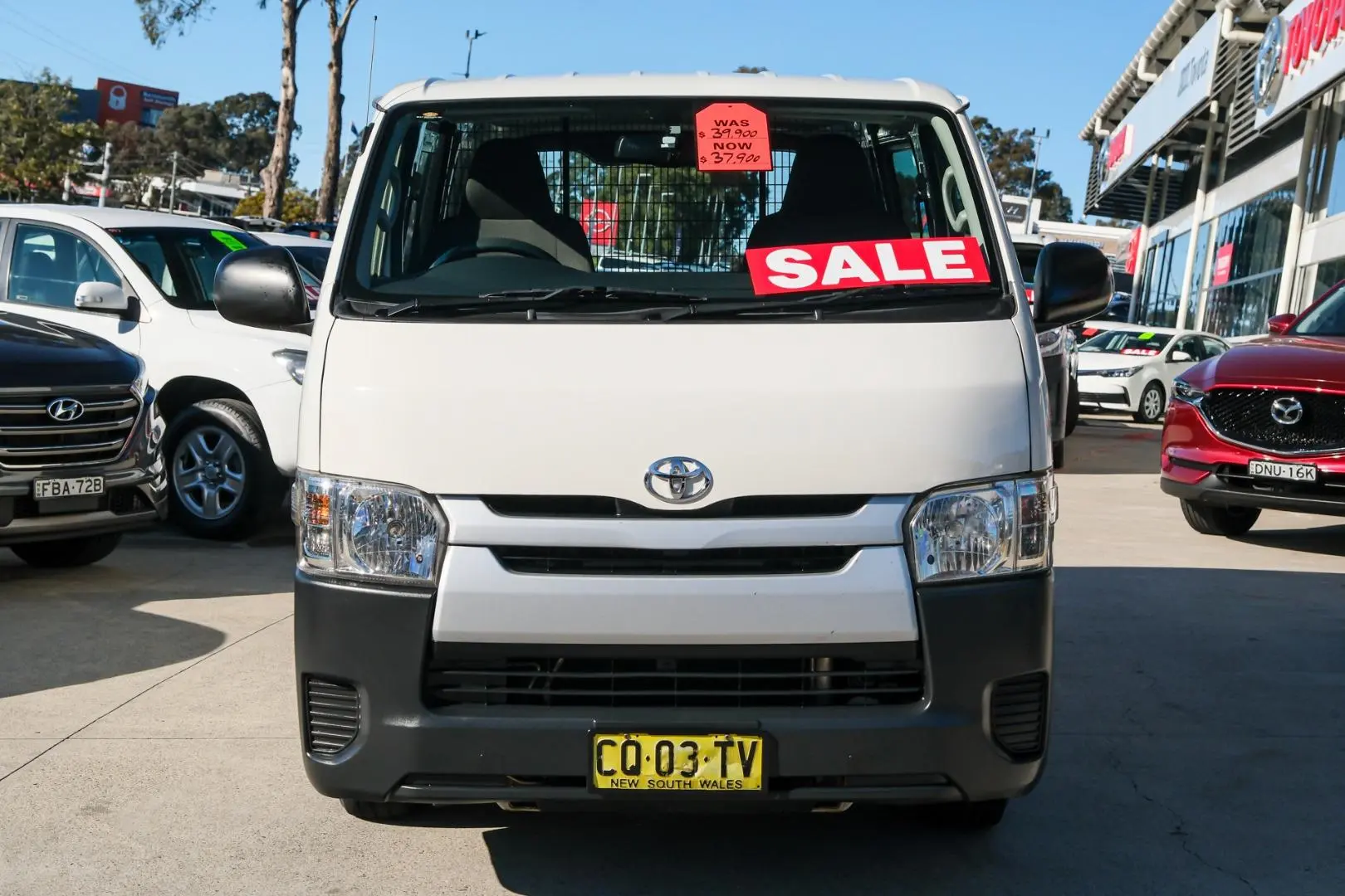 2018 Toyota Hiace Gallery Image 4