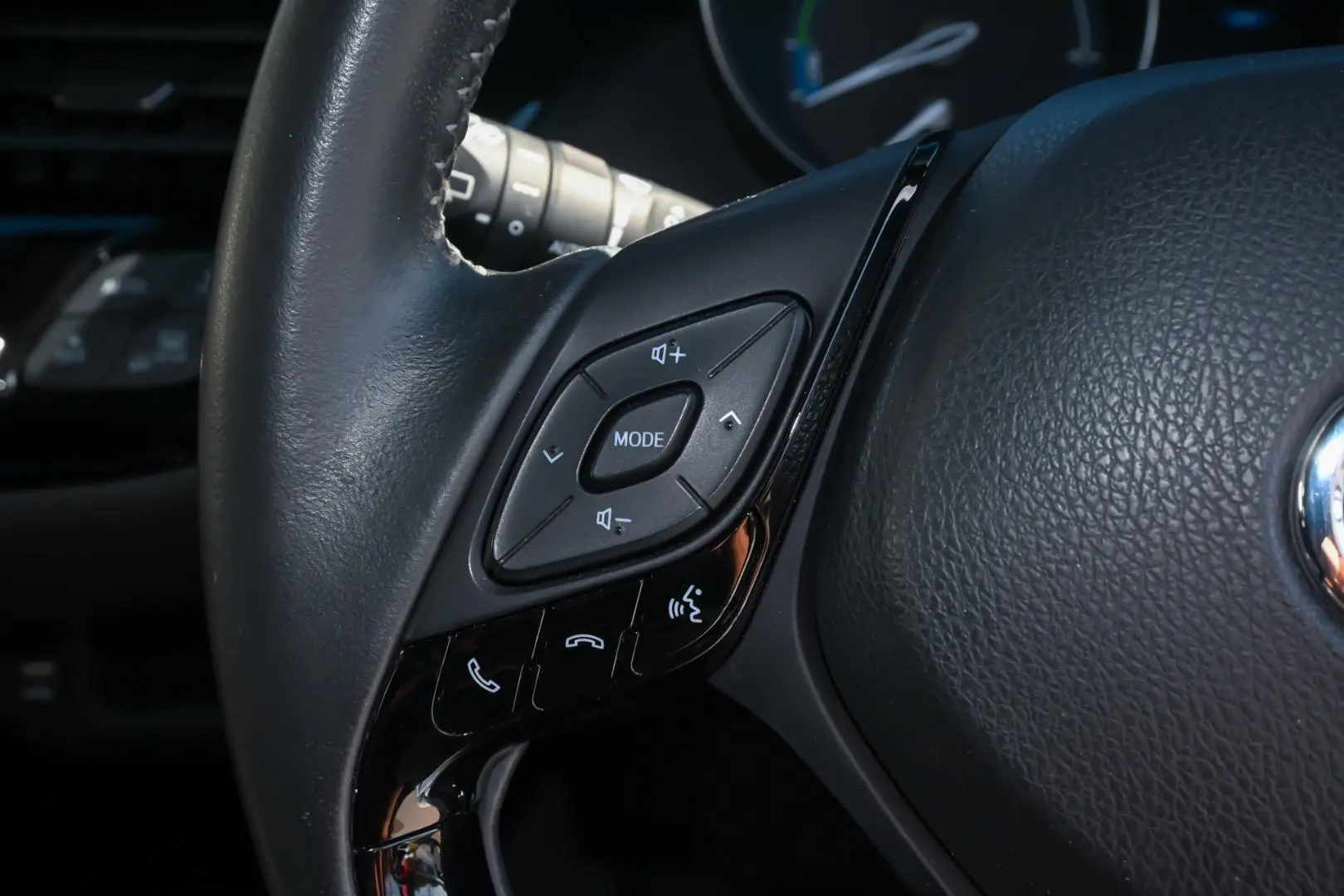 2021 Toyota C-HR Gallery Image 12