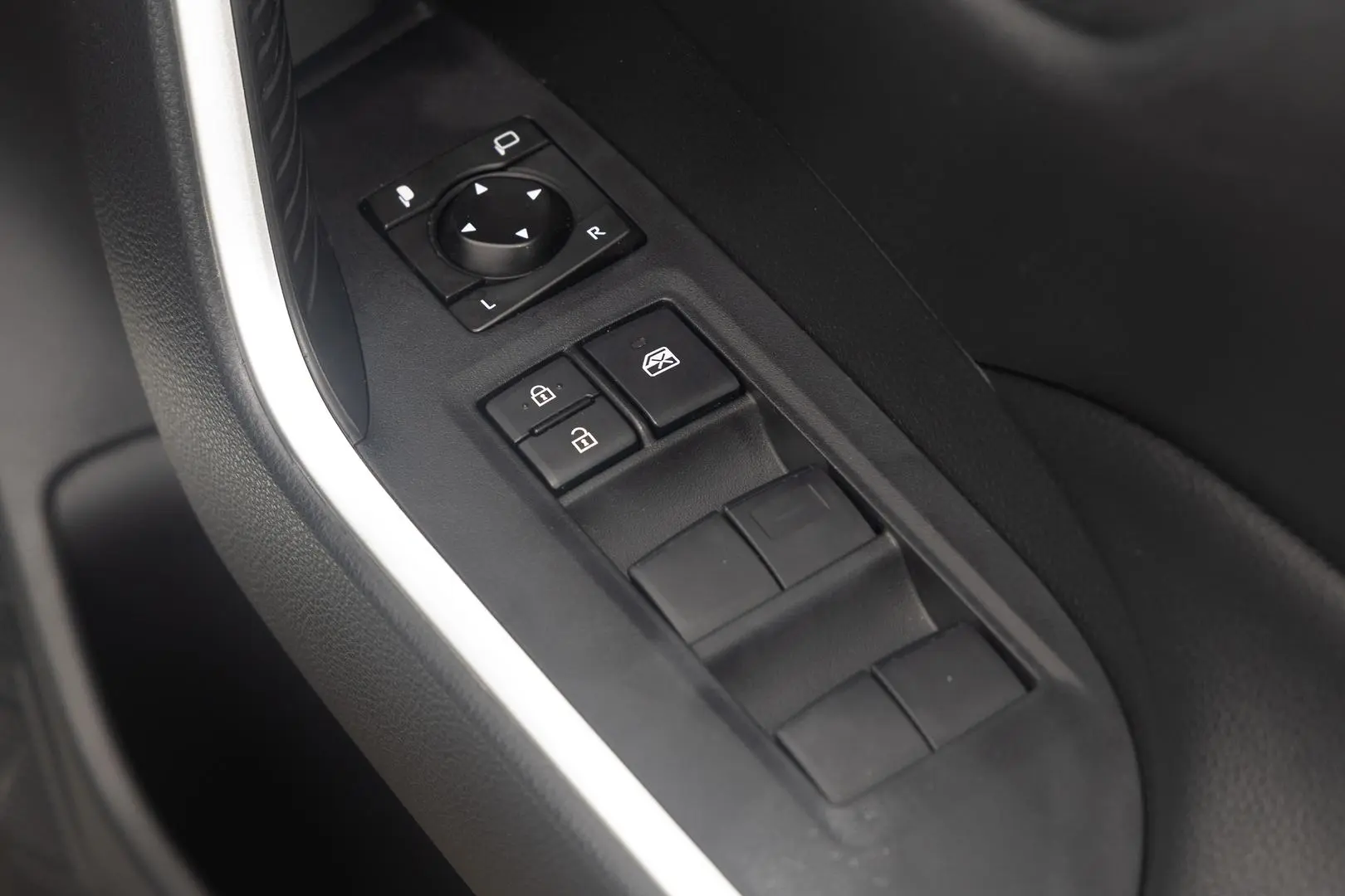 2019 Toyota RAV4 Gallery Image 7