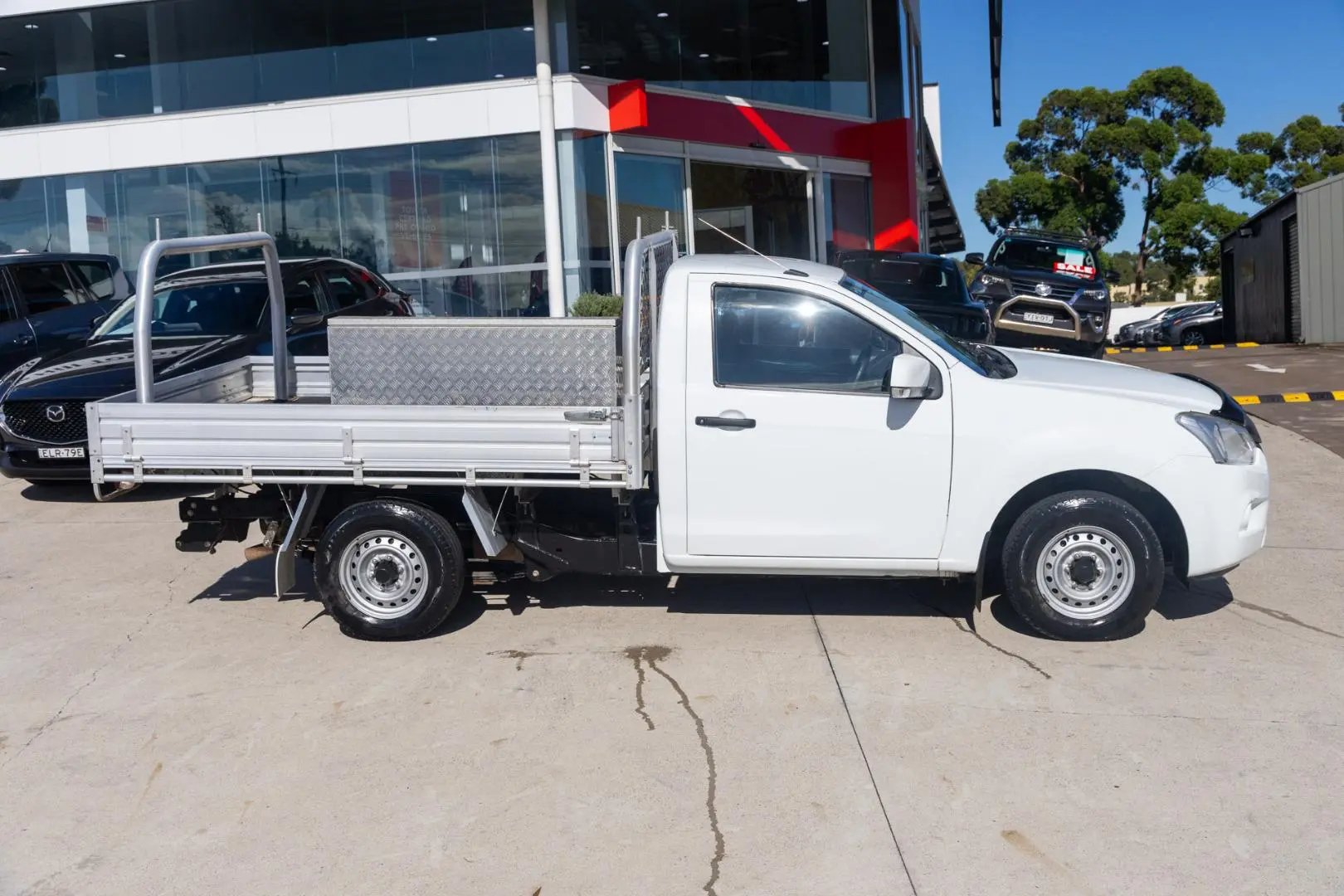 2018 Isuzu D-MAX Gallery Image 3