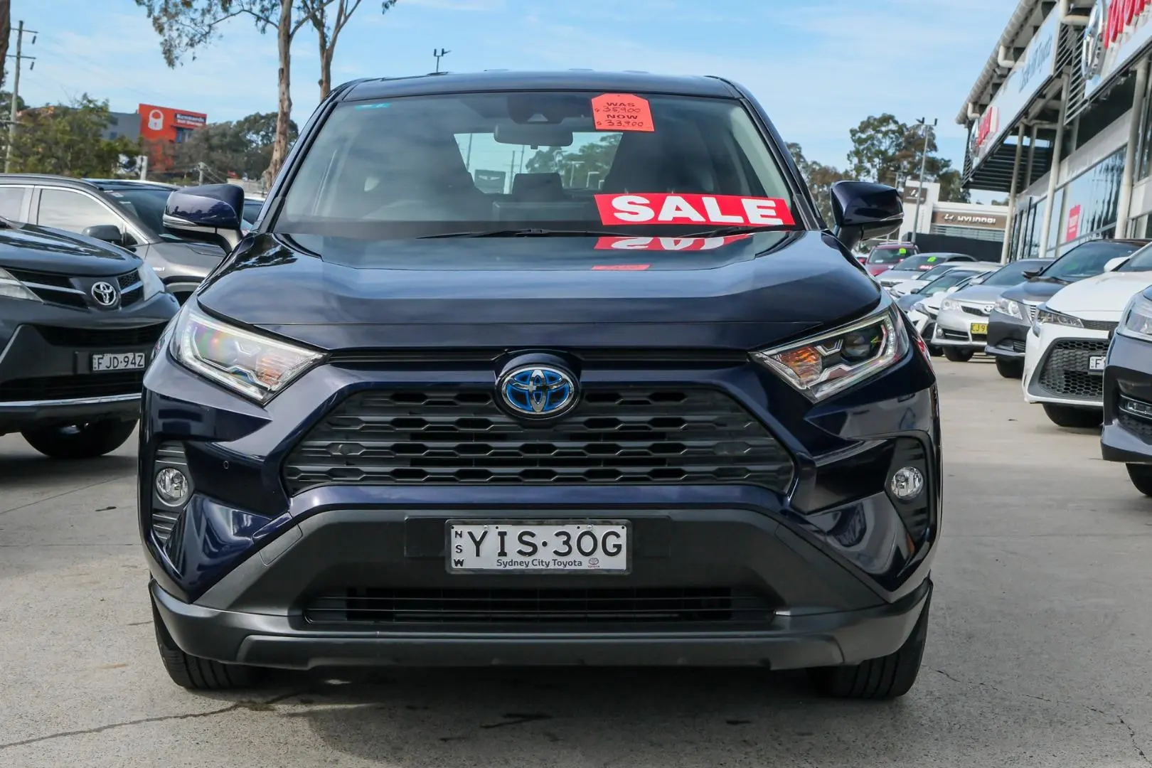 2019 Toyota RAV4 Gallery Image 4