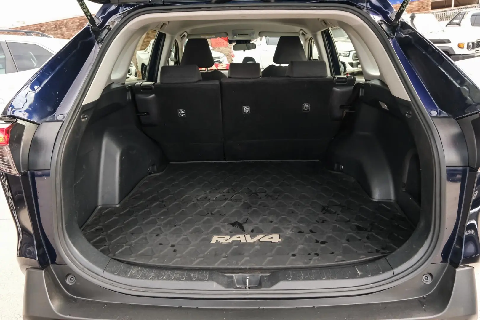 2019 Toyota RAV4 Gallery Image 18
