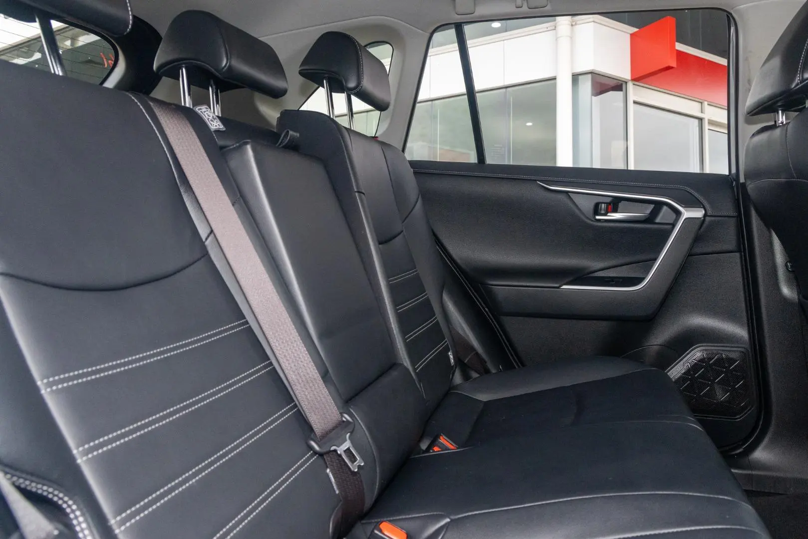2020 Toyota RAV4 Gallery Image 9