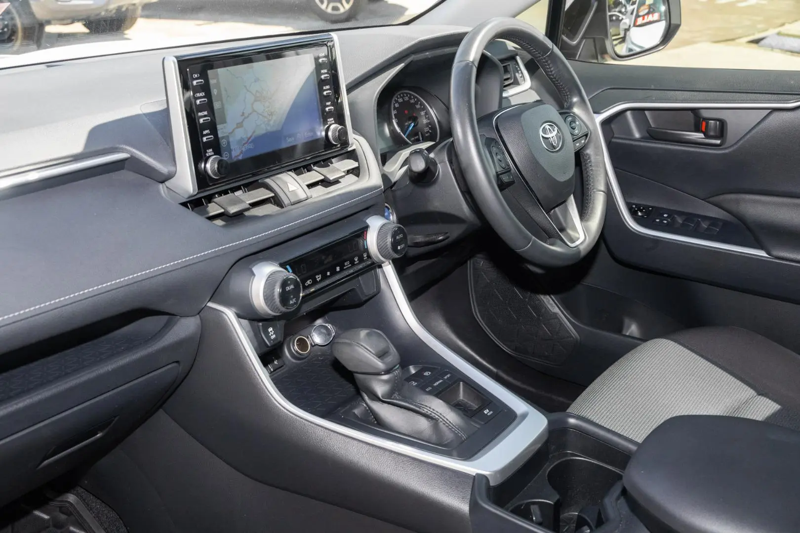 2021 Toyota RAV4 Gallery Image 8