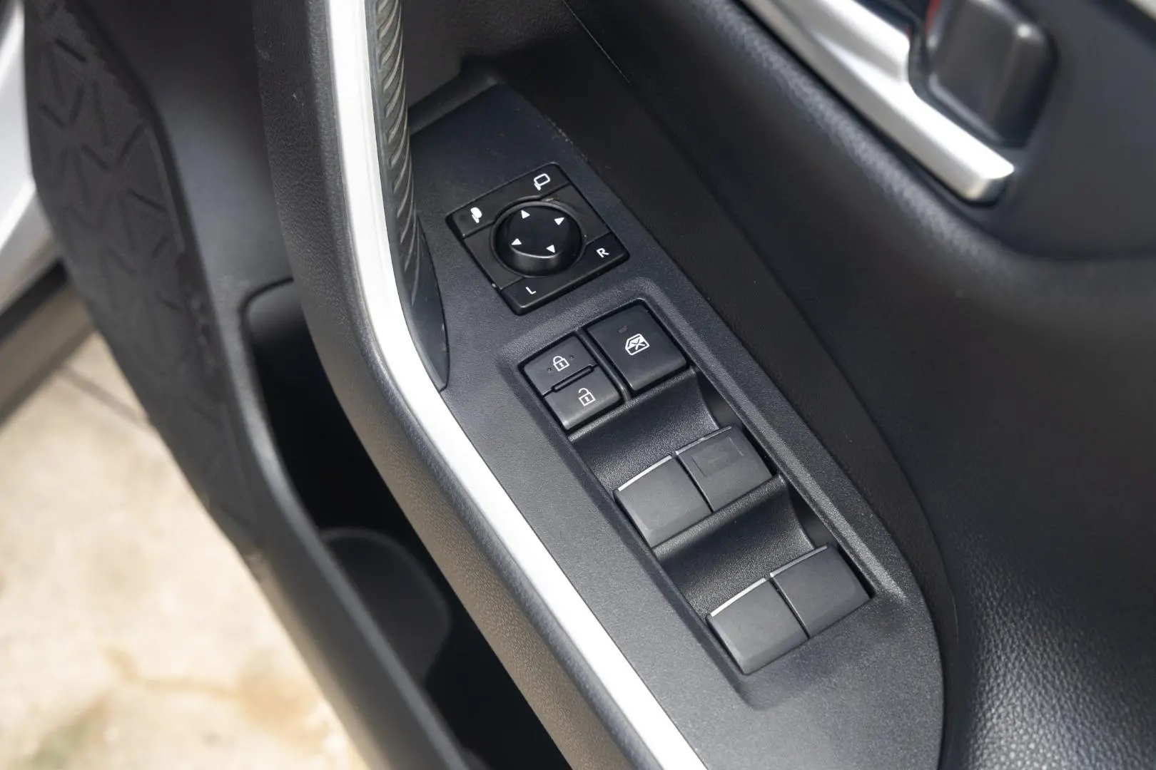 2020 Toyota RAV4 Gallery Image 18