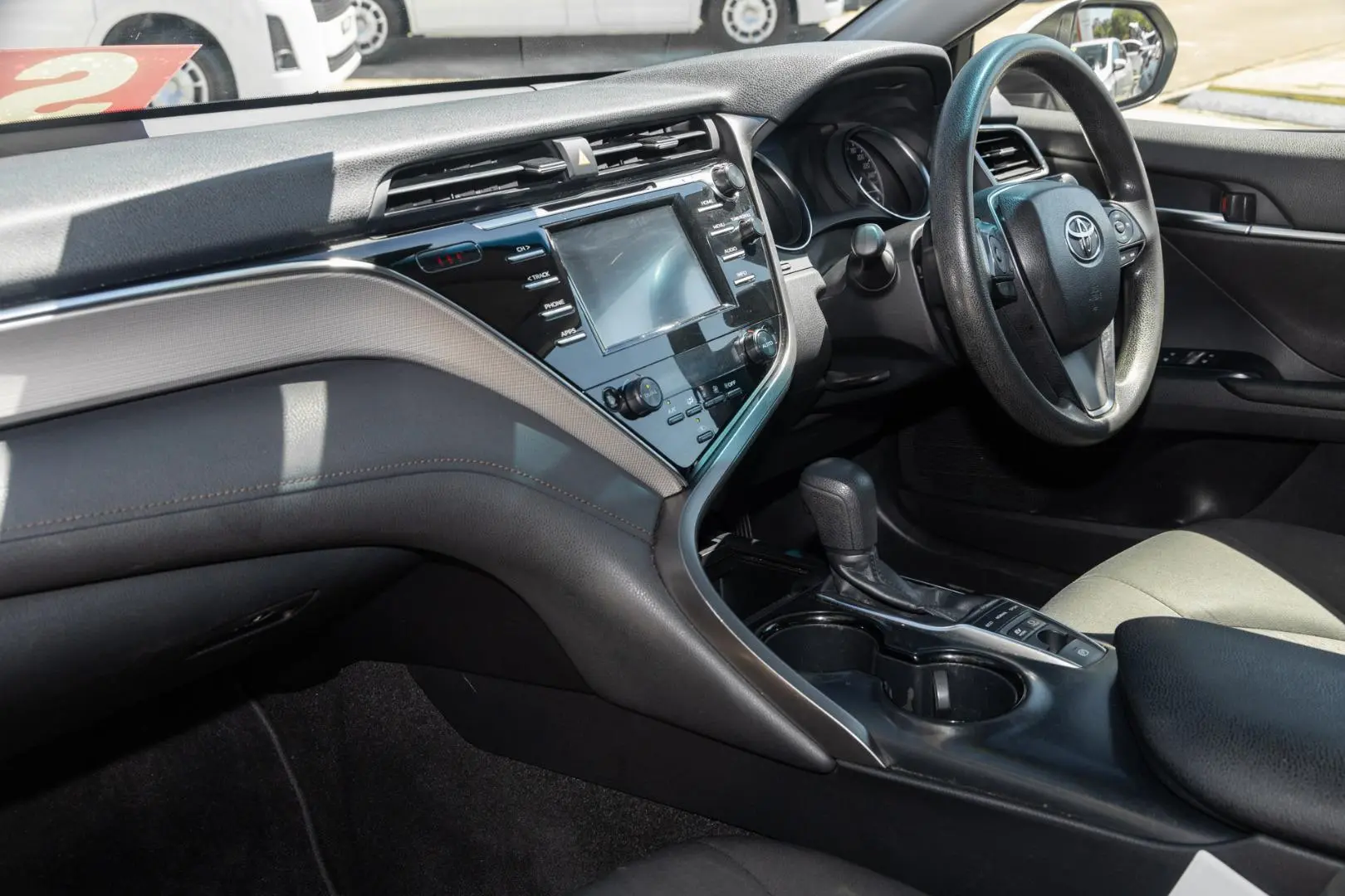 2018 Toyota Camry Gallery Image 8