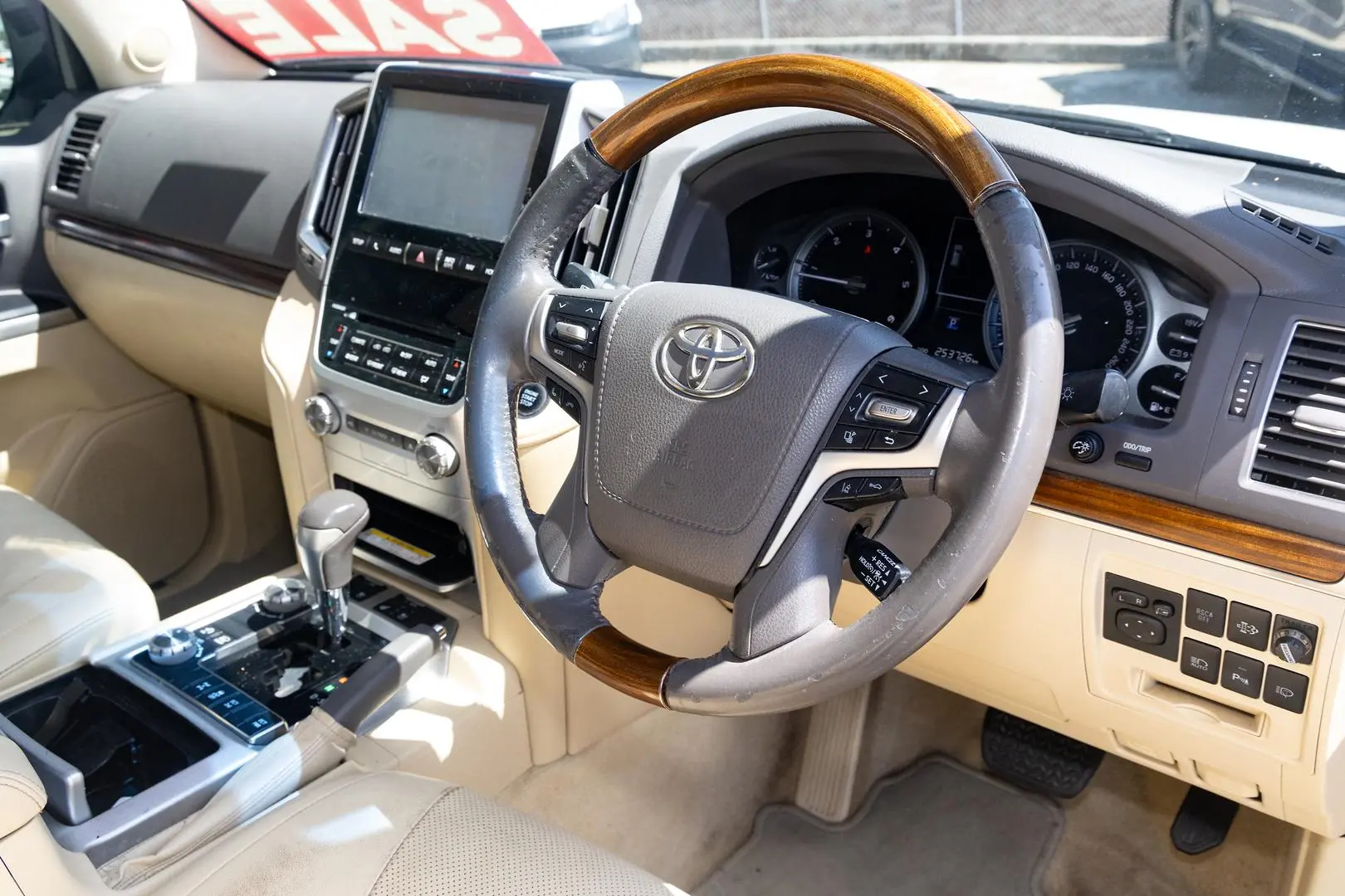 2016 Toyota Landcruiser Gallery Image 7