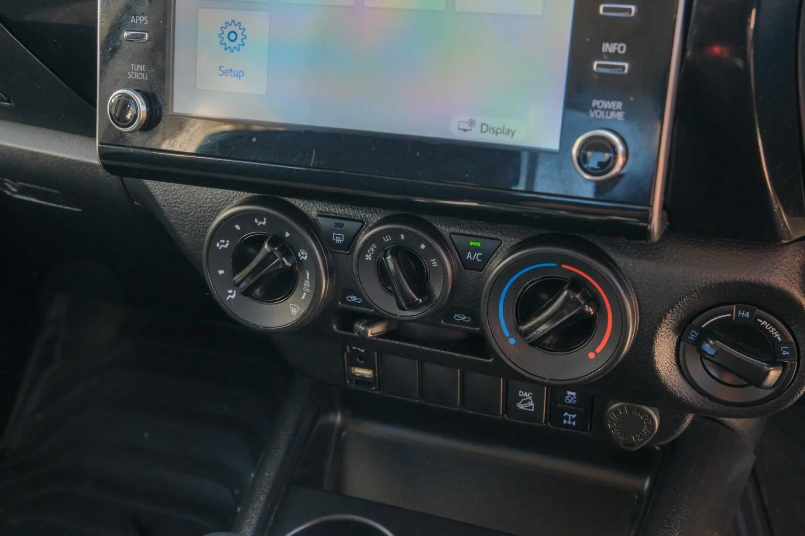 2022 Toyota Hilux Gallery Image 12