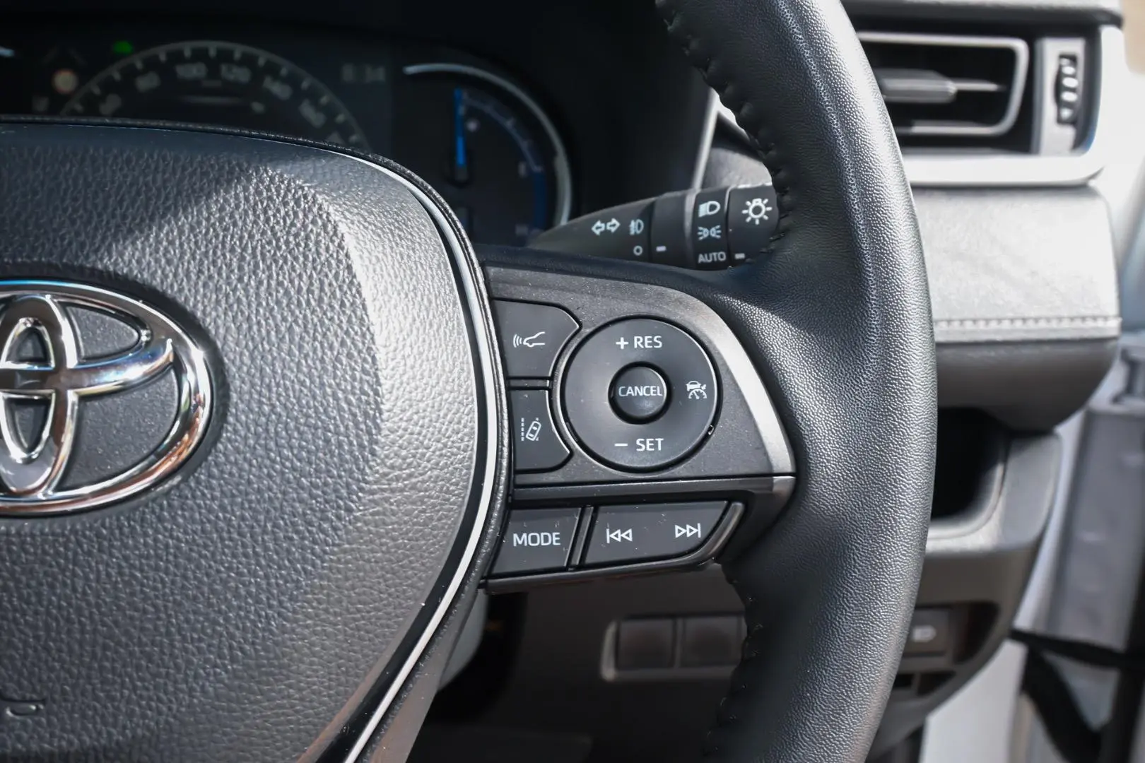 2025 Toyota RAV4 Gallery Image 13