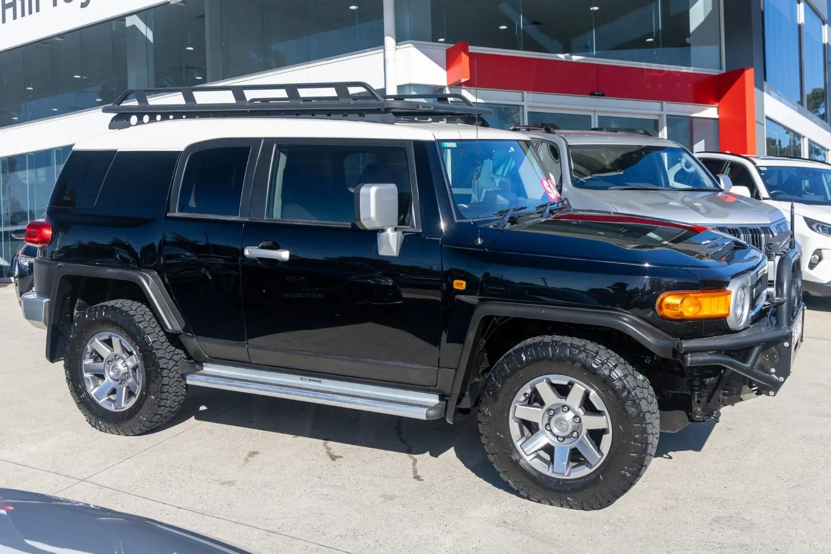 2016 Toyota FJ Cruiser Gallery Image 3