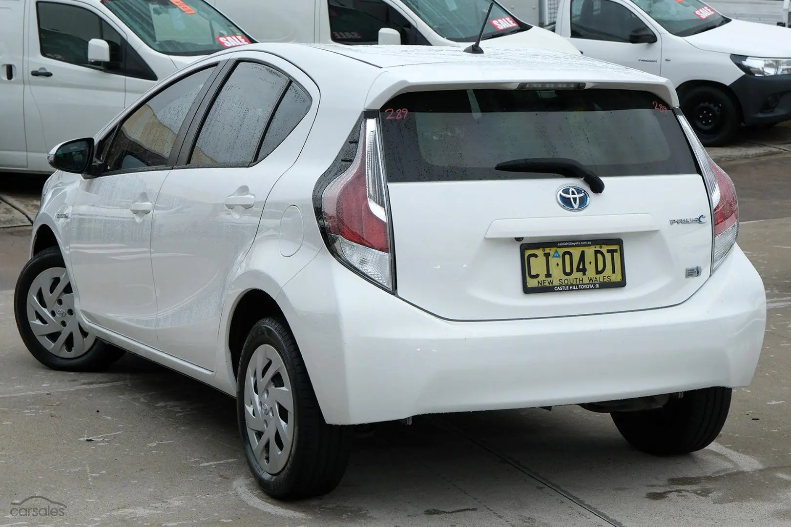 2016 Toyota Prius C Image 2