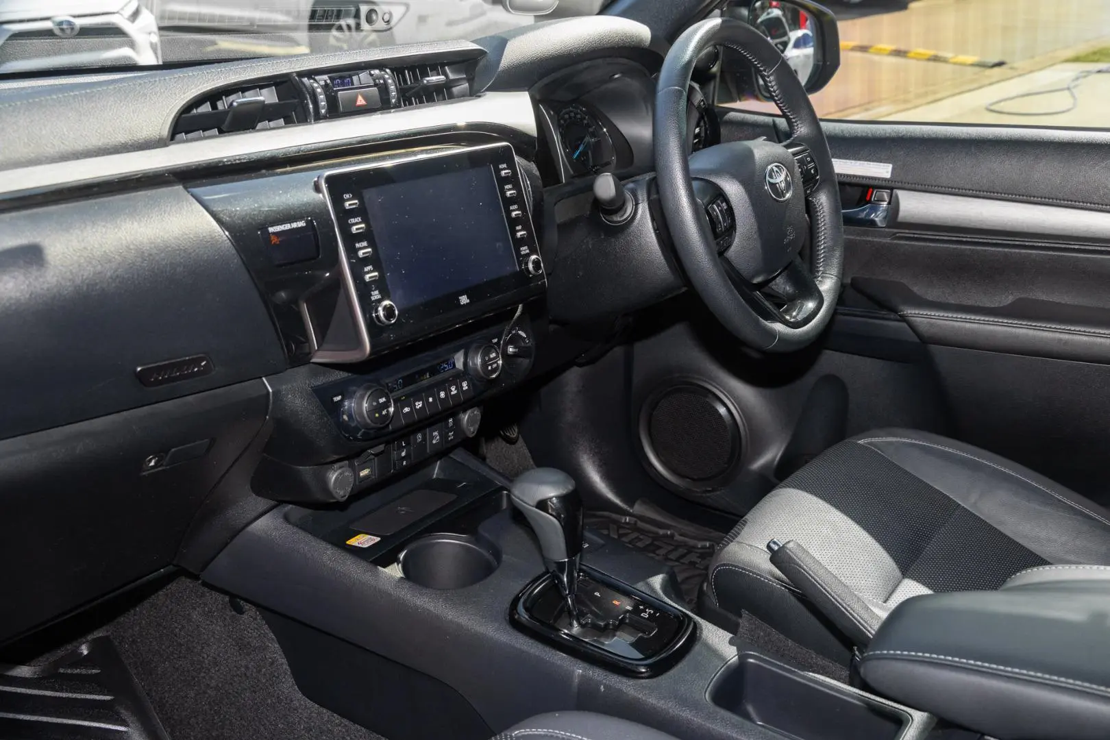 2025 Toyota Hilux Gallery Image 8