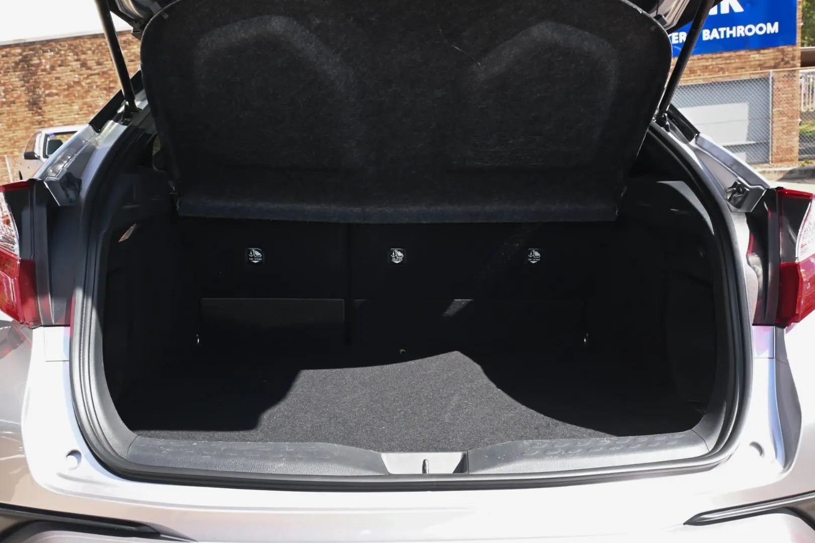 2020 Toyota C-HR Gallery Image 21