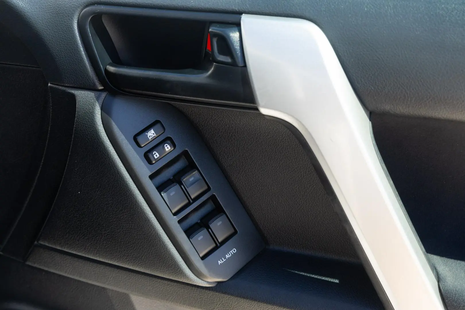 2023 Toyota Landcruiser Prado Gallery Image 17