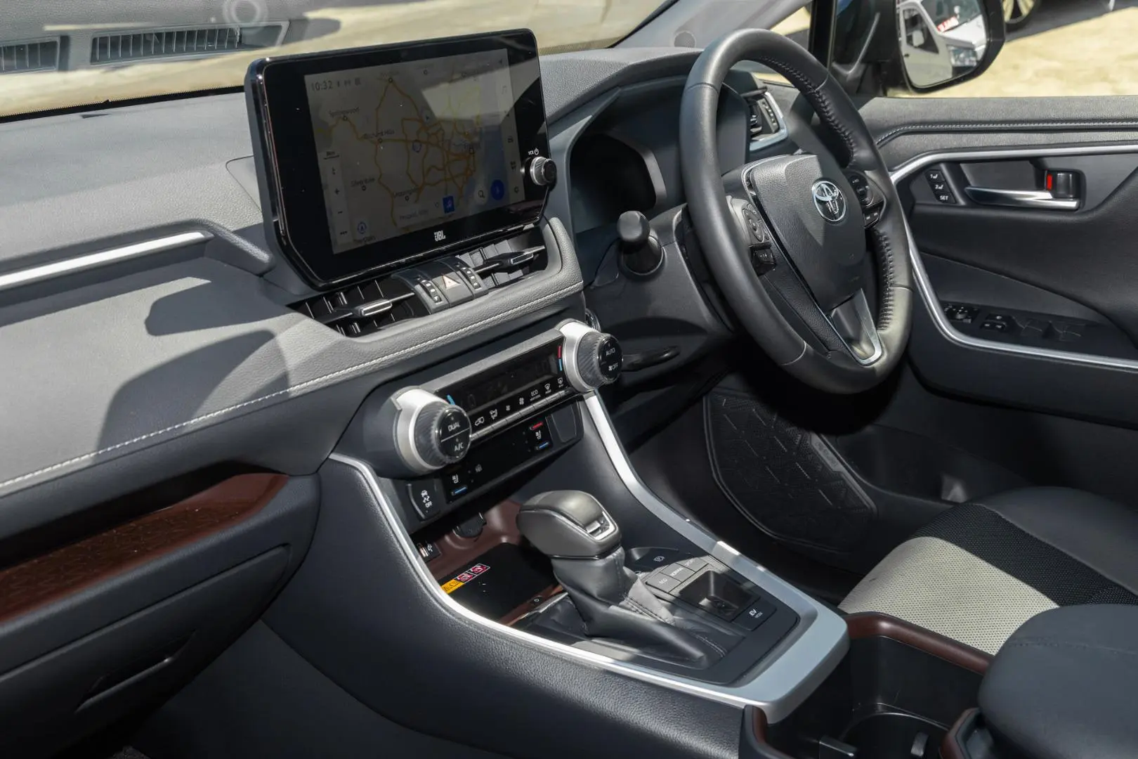 2025 Toyota RAV4 Gallery Image 8