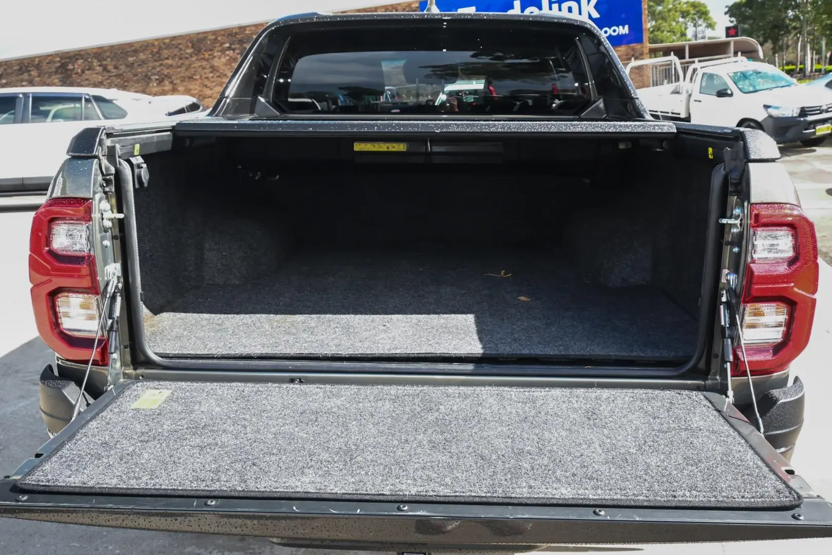 2025 Toyota Hilux Gallery Image 21