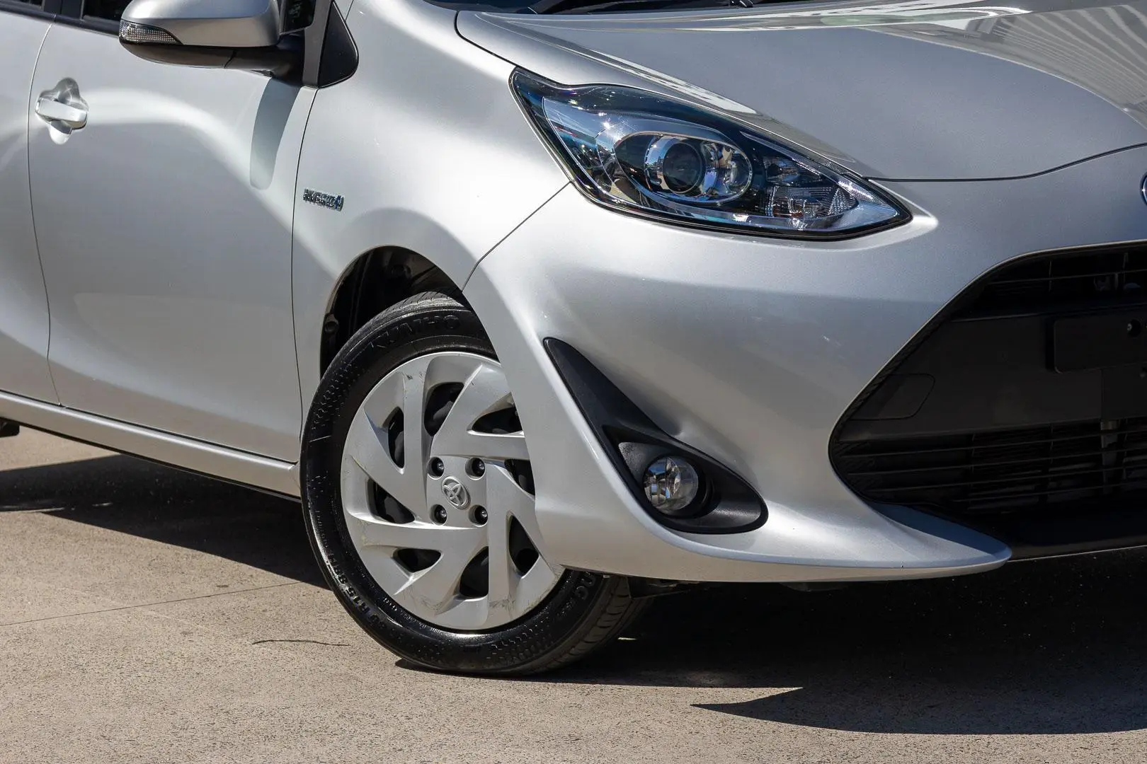 2019 Toyota Prius C Gallery Image 6