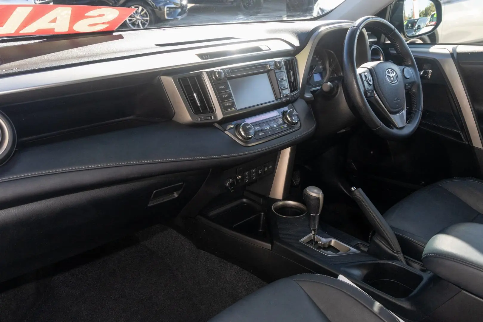 2014 Toyota RAV4 Gallery Image 8