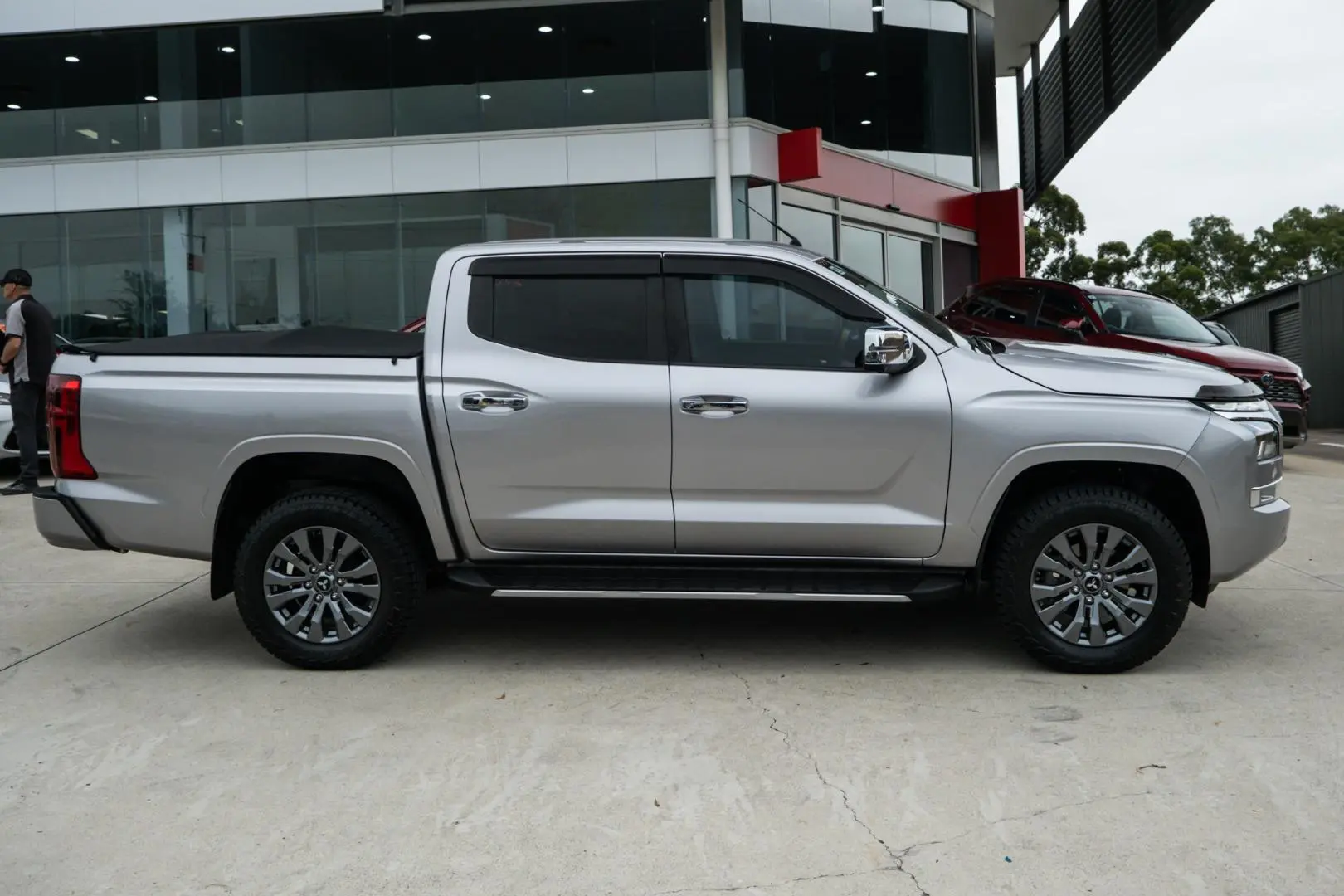 2024 Mitsubishi Triton Gallery Image 3