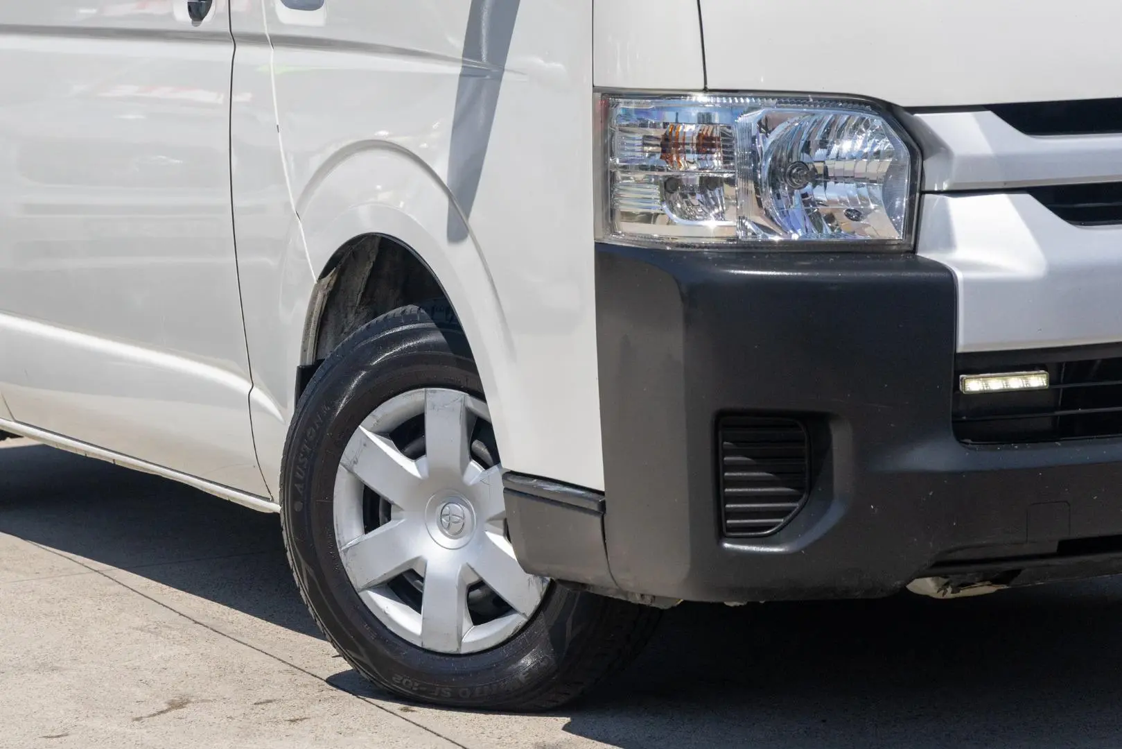 2016 Toyota Hiace Gallery Image 6