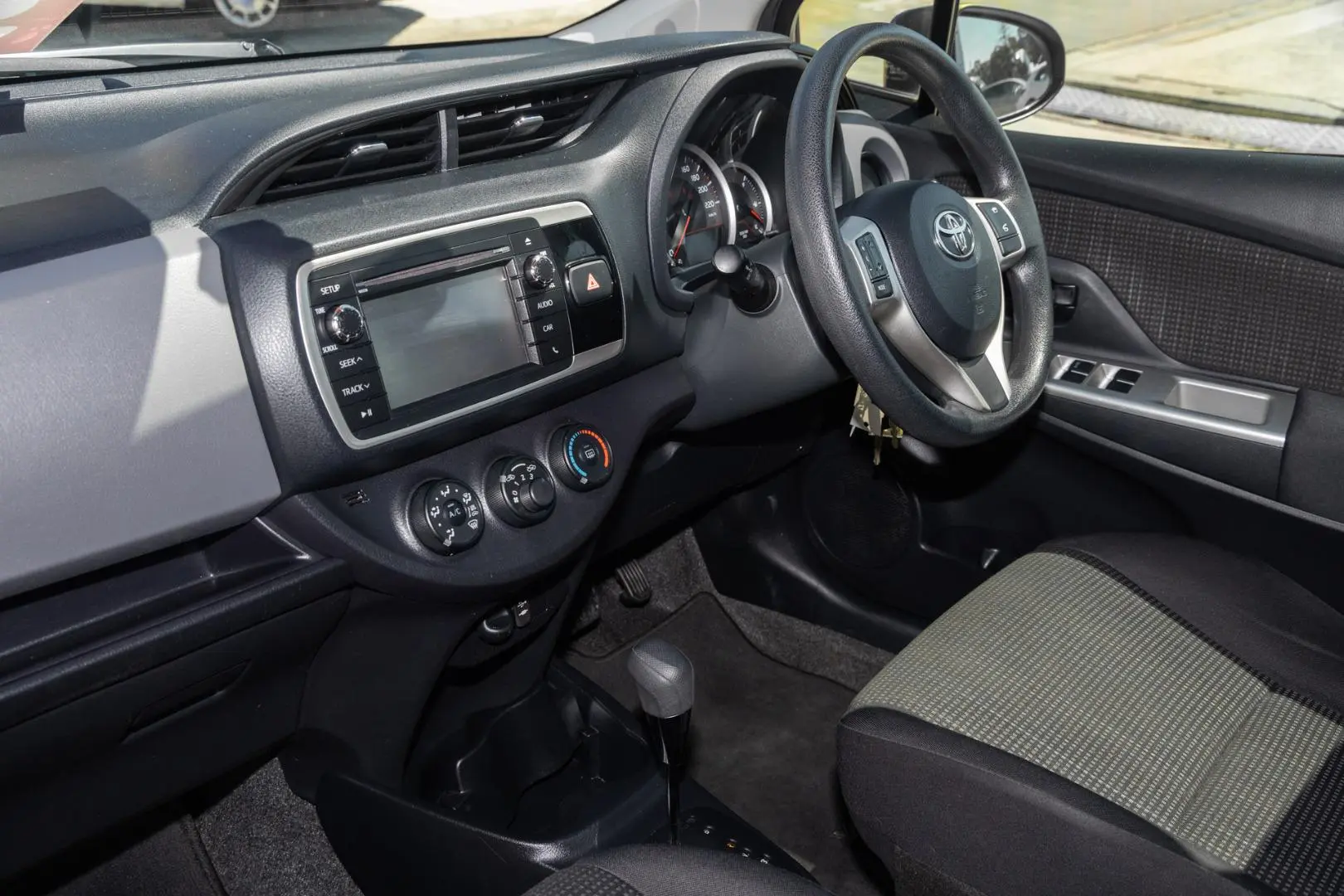 2014 Toyota Yaris Gallery Image 8