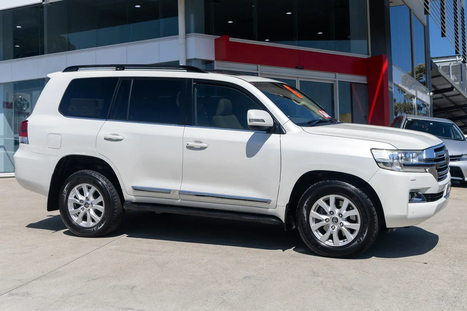 2016 Toyota Landcruiser Gallery Image 3