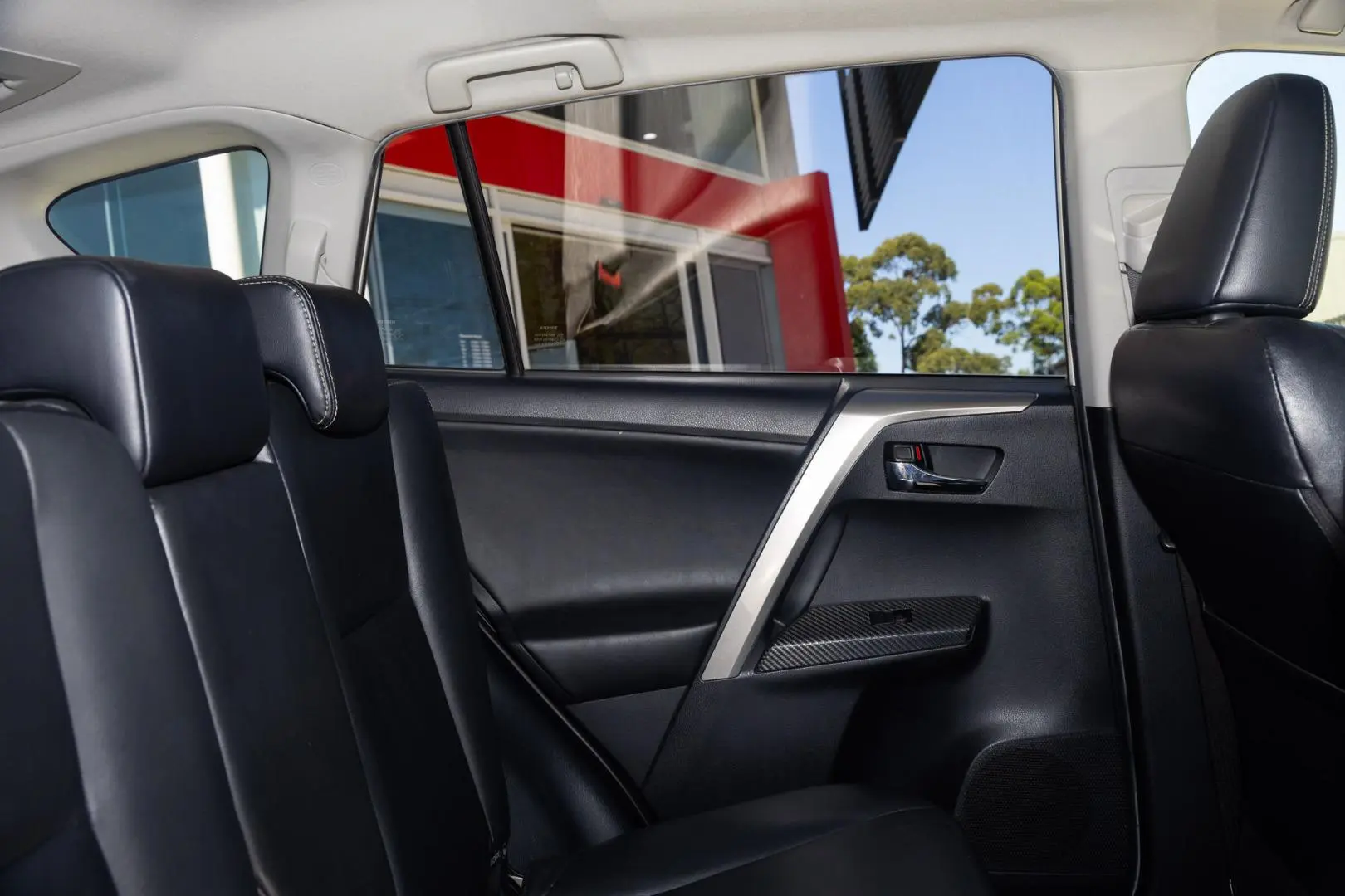 2014 Toyota RAV4 Gallery Image 9