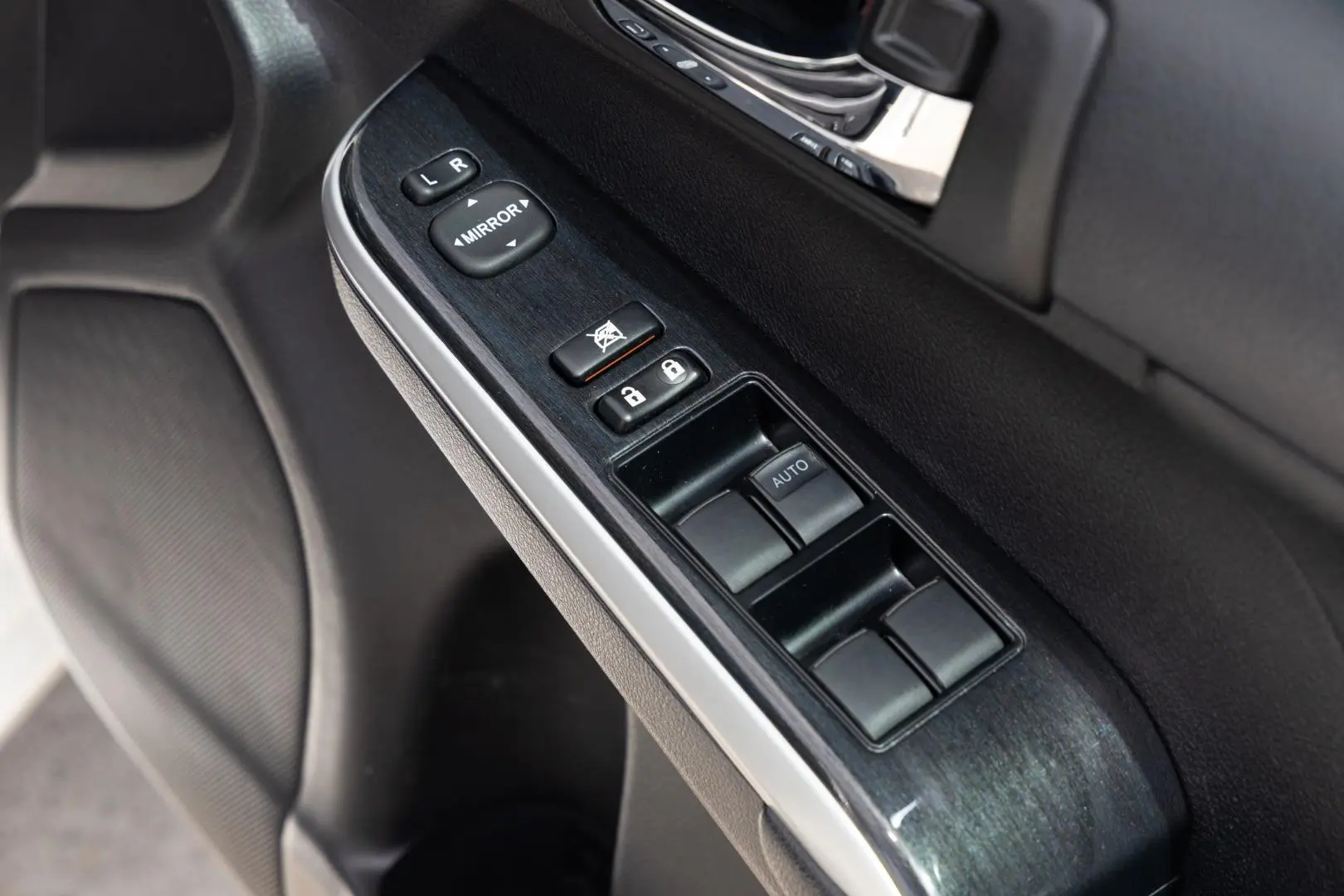 2016 Toyota Camry Gallery Image 19