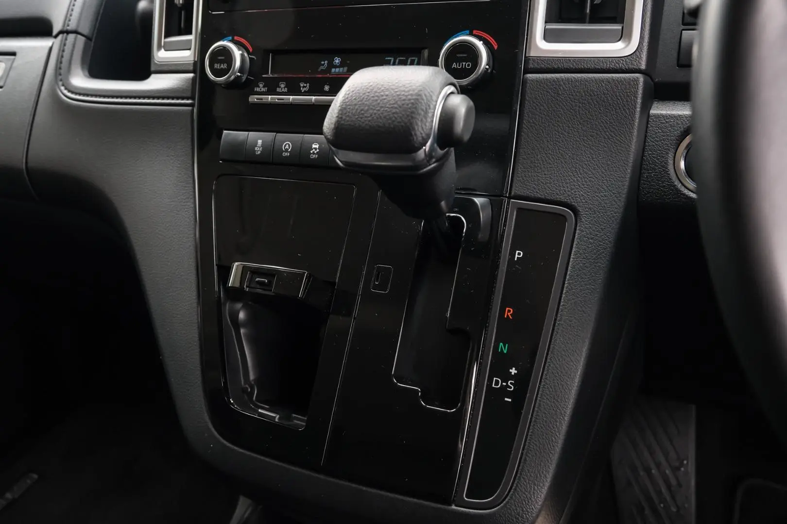 2023 Toyota Granvia Gallery Image 14