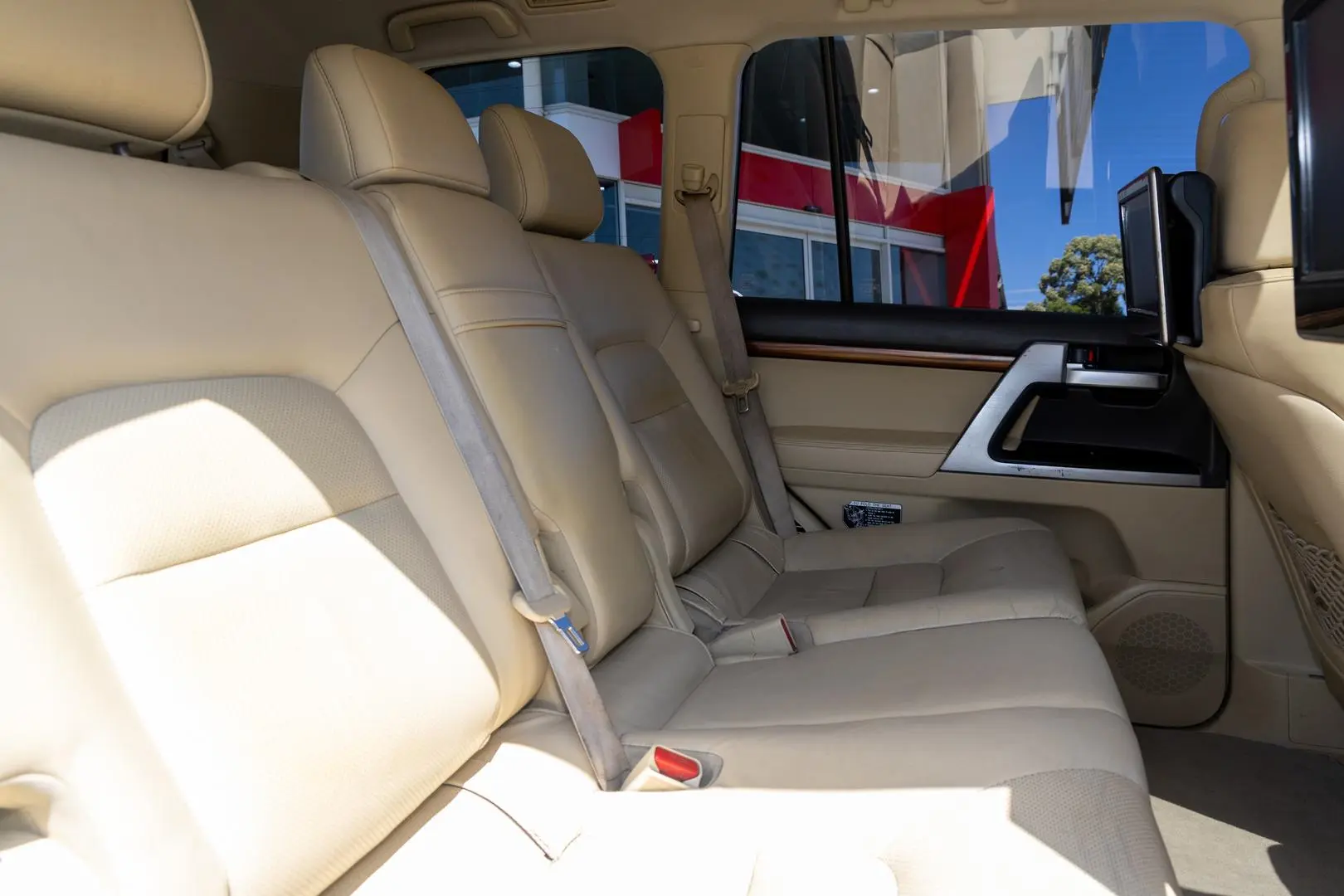 2016 Toyota Landcruiser Gallery Image 9