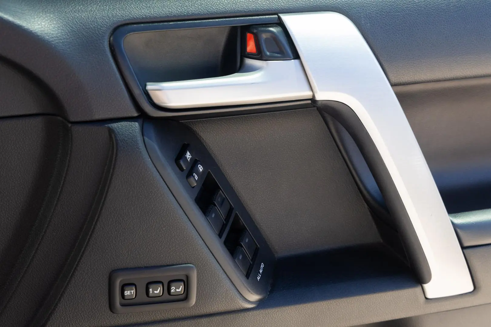 2018 Toyota Landcruiser Prado Gallery Image 15