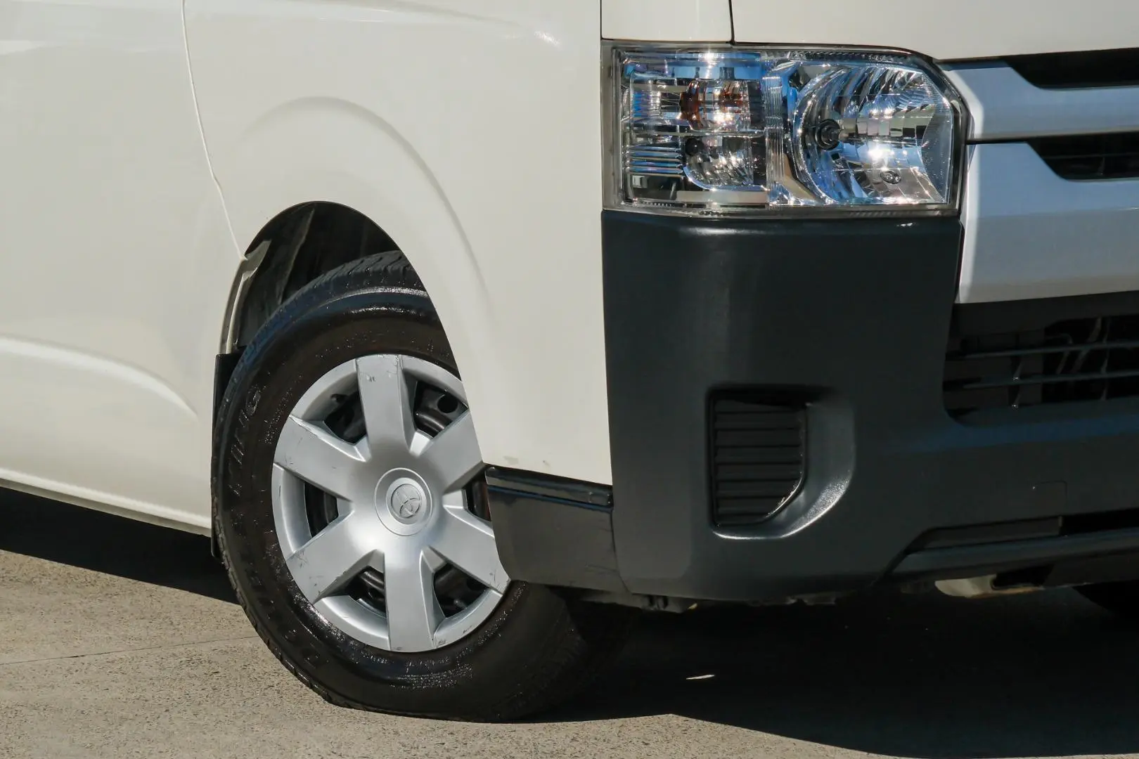 2018 Toyota Hiace Gallery Image 6