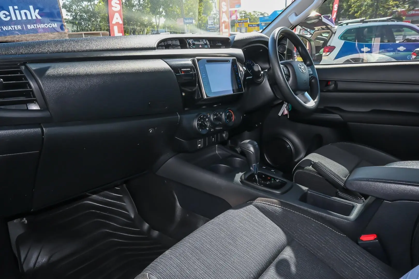 2020 Toyota Hilux Gallery Image 8
