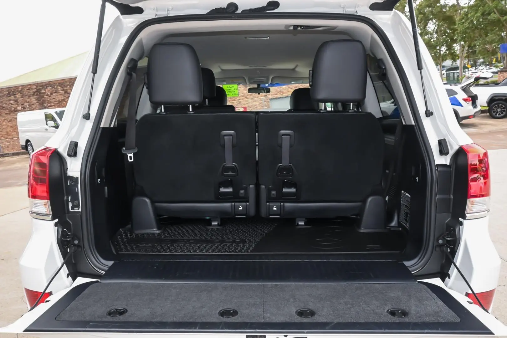 2016 Toyota Landcruiser Gallery Image 22